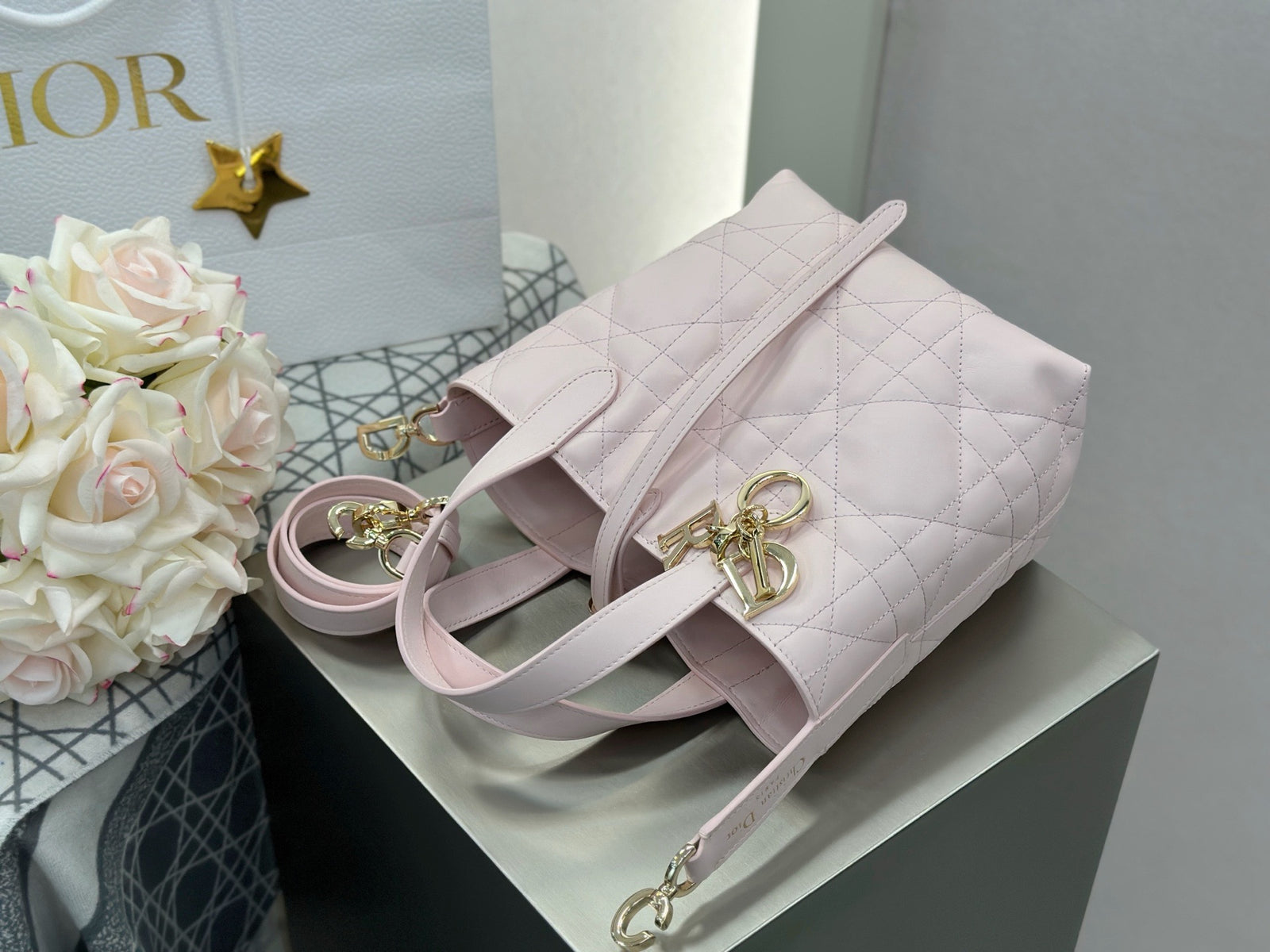 디올 버티컬 뚜주흐백 스몰,미디움