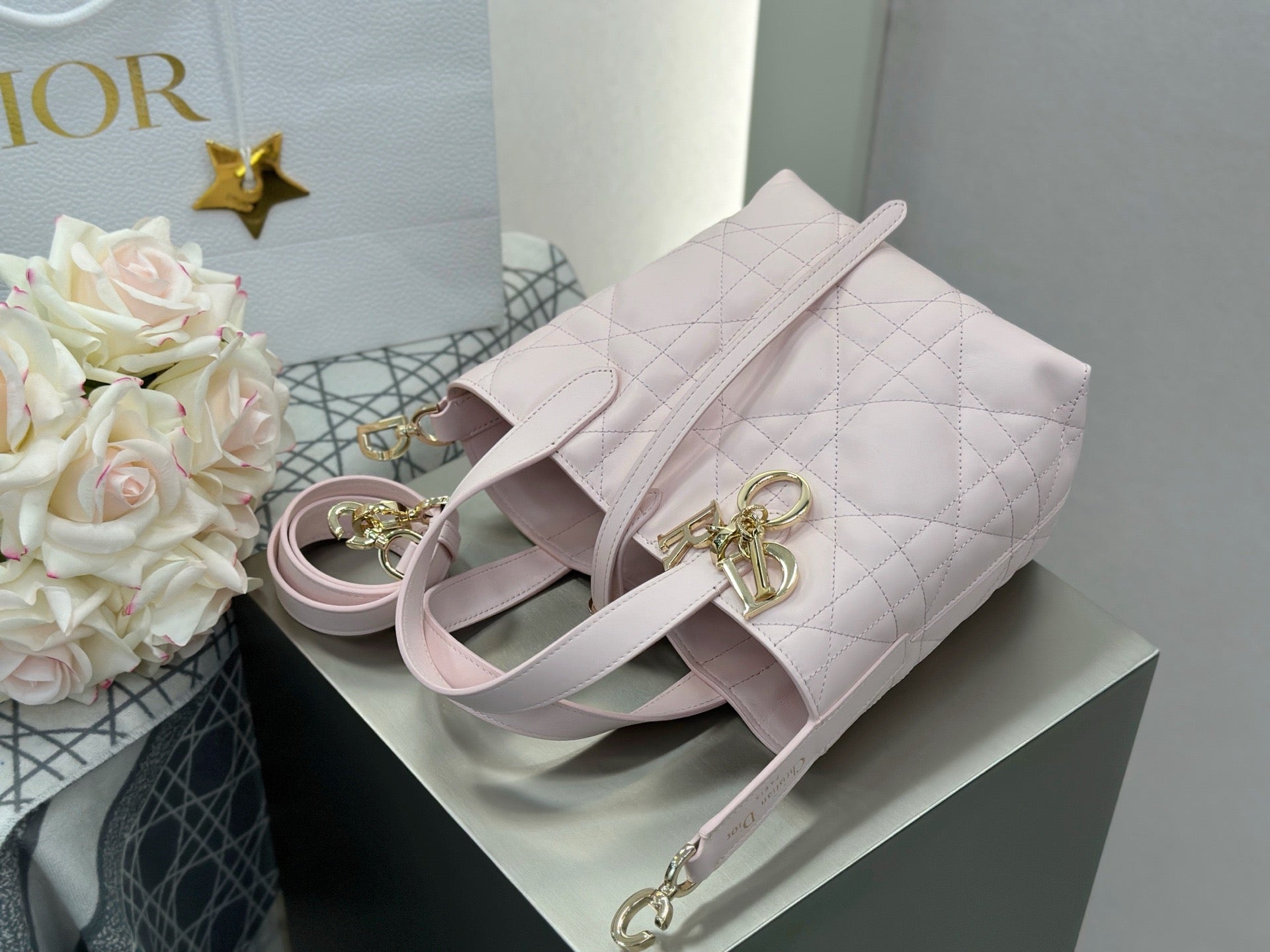 디올 버티컬 뚜주흐백 스몰,미디움