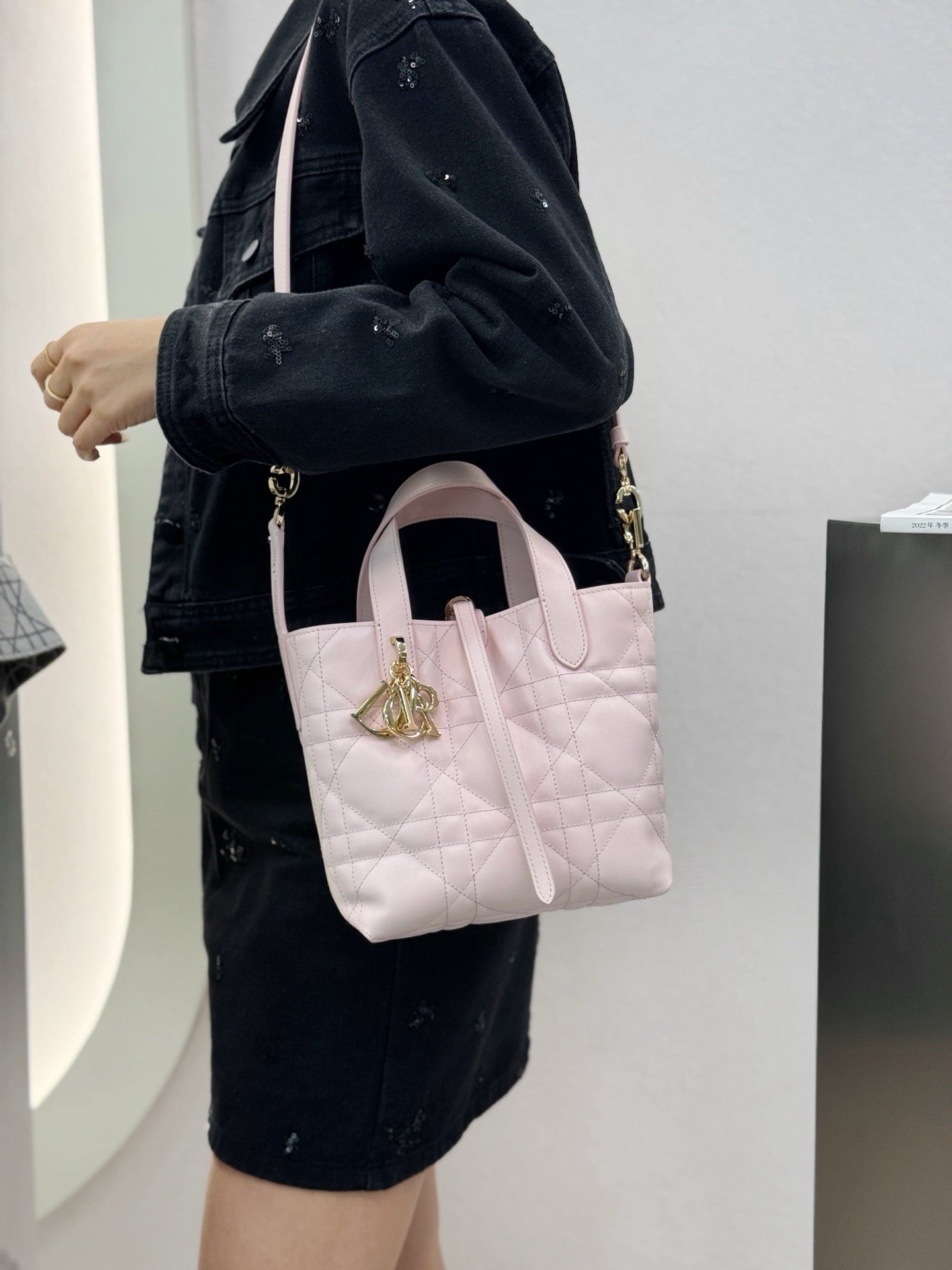 디올 버티컬 뚜주흐백 스몰,미디움