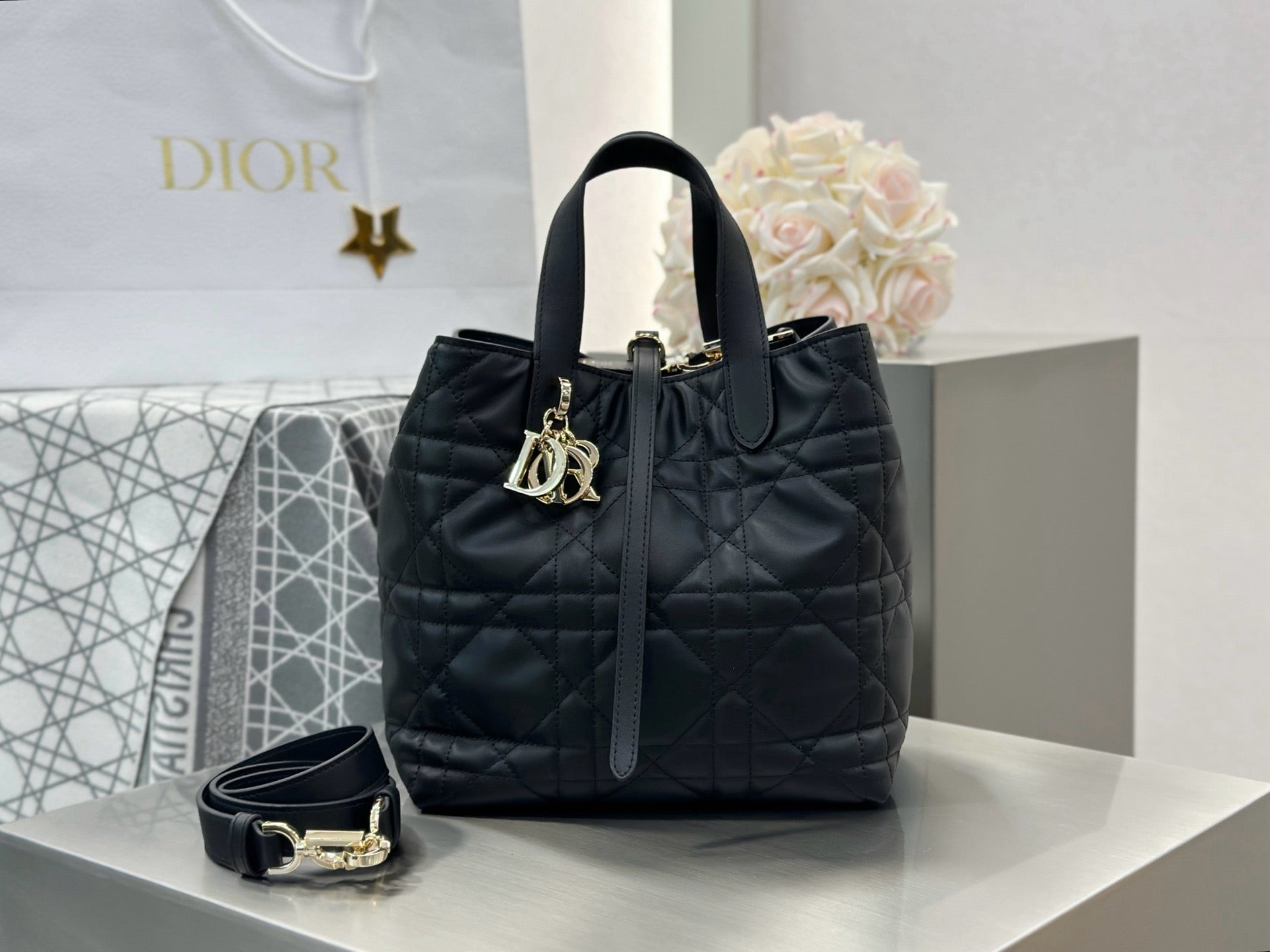 디올 버티컬 뚜주흐백 스몰,미디움