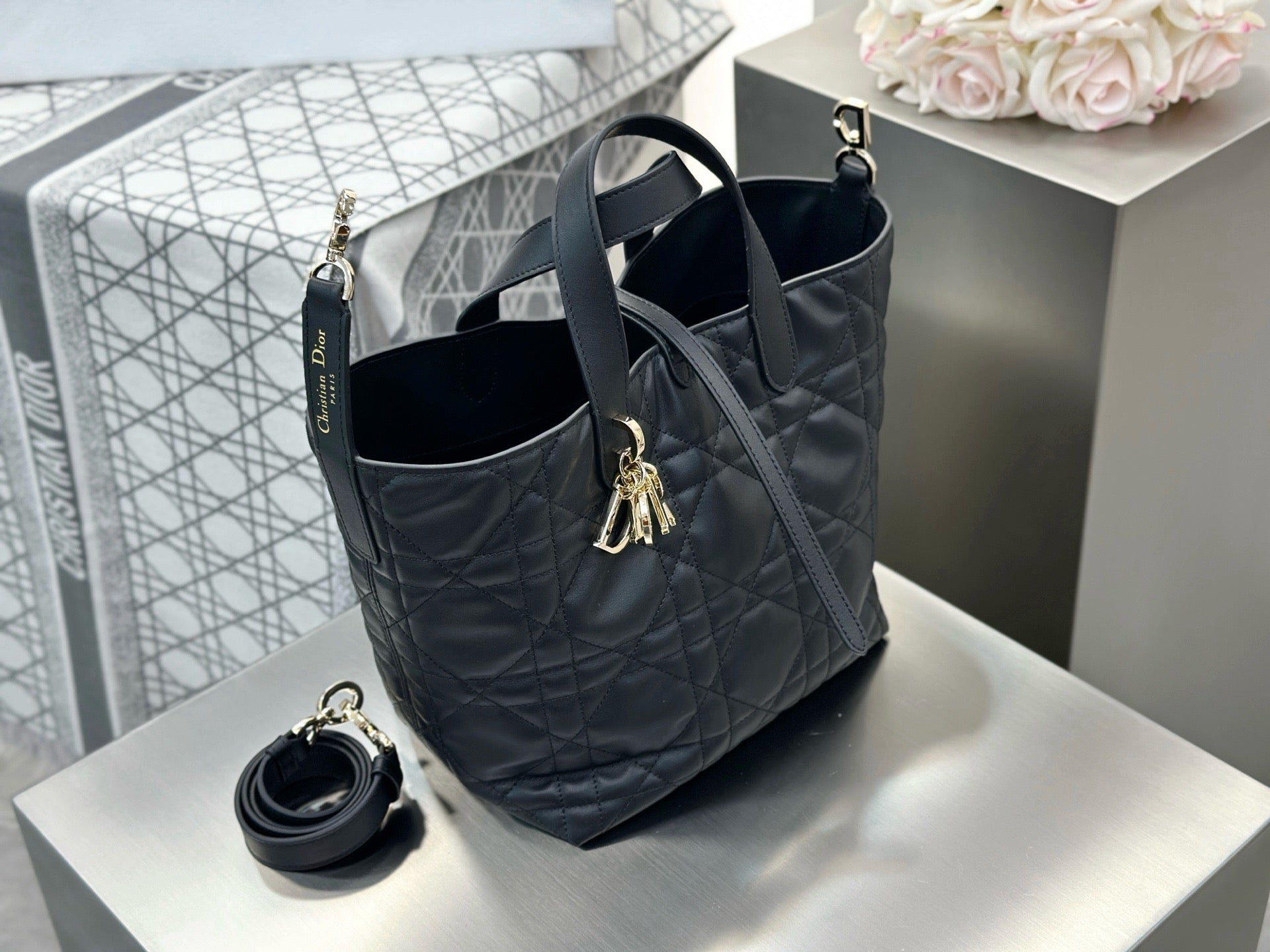 디올 버티컬 뚜주흐백 스몰,미디움