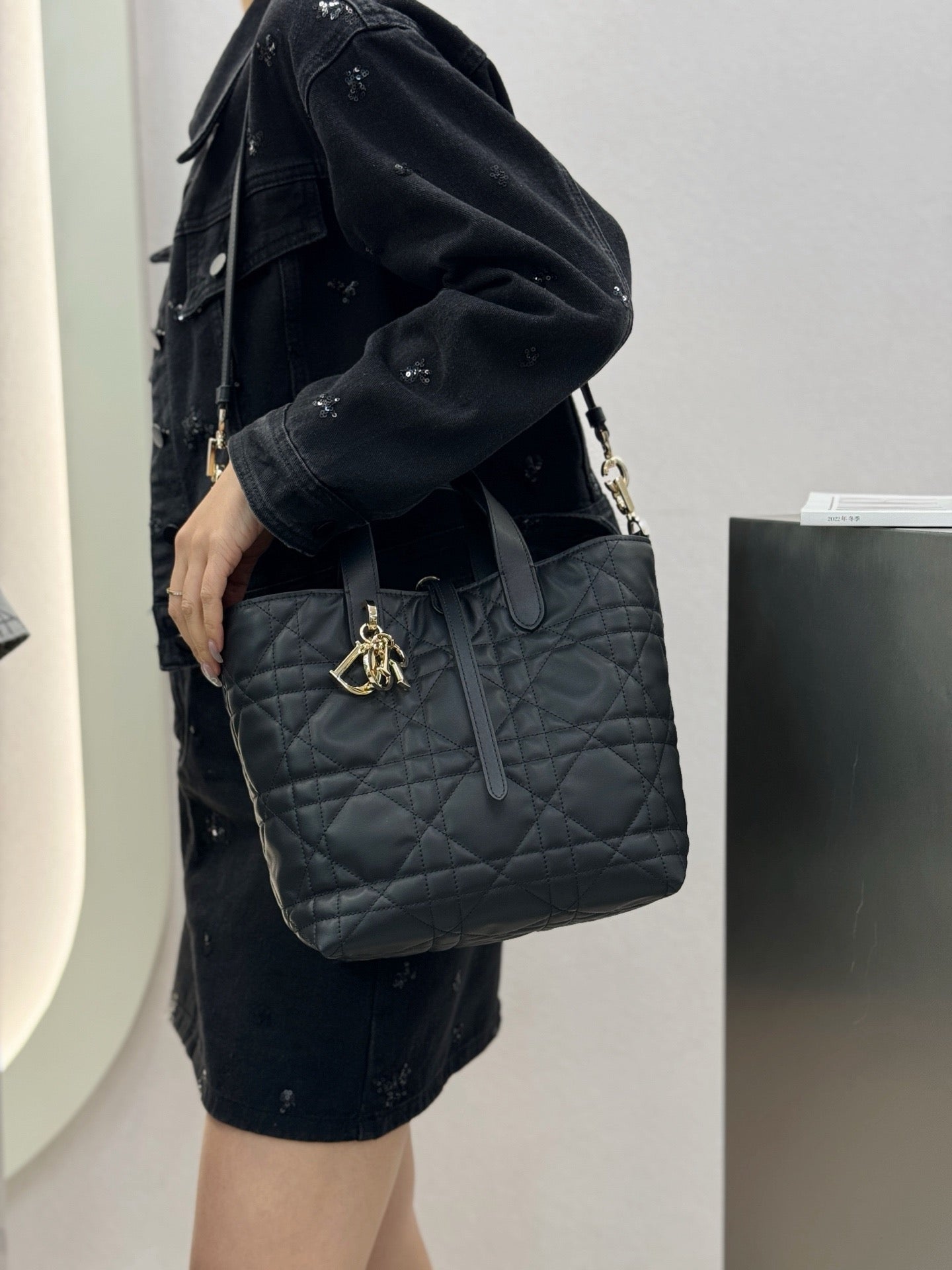 디올 버티컬 뚜주흐백 스몰,미디움