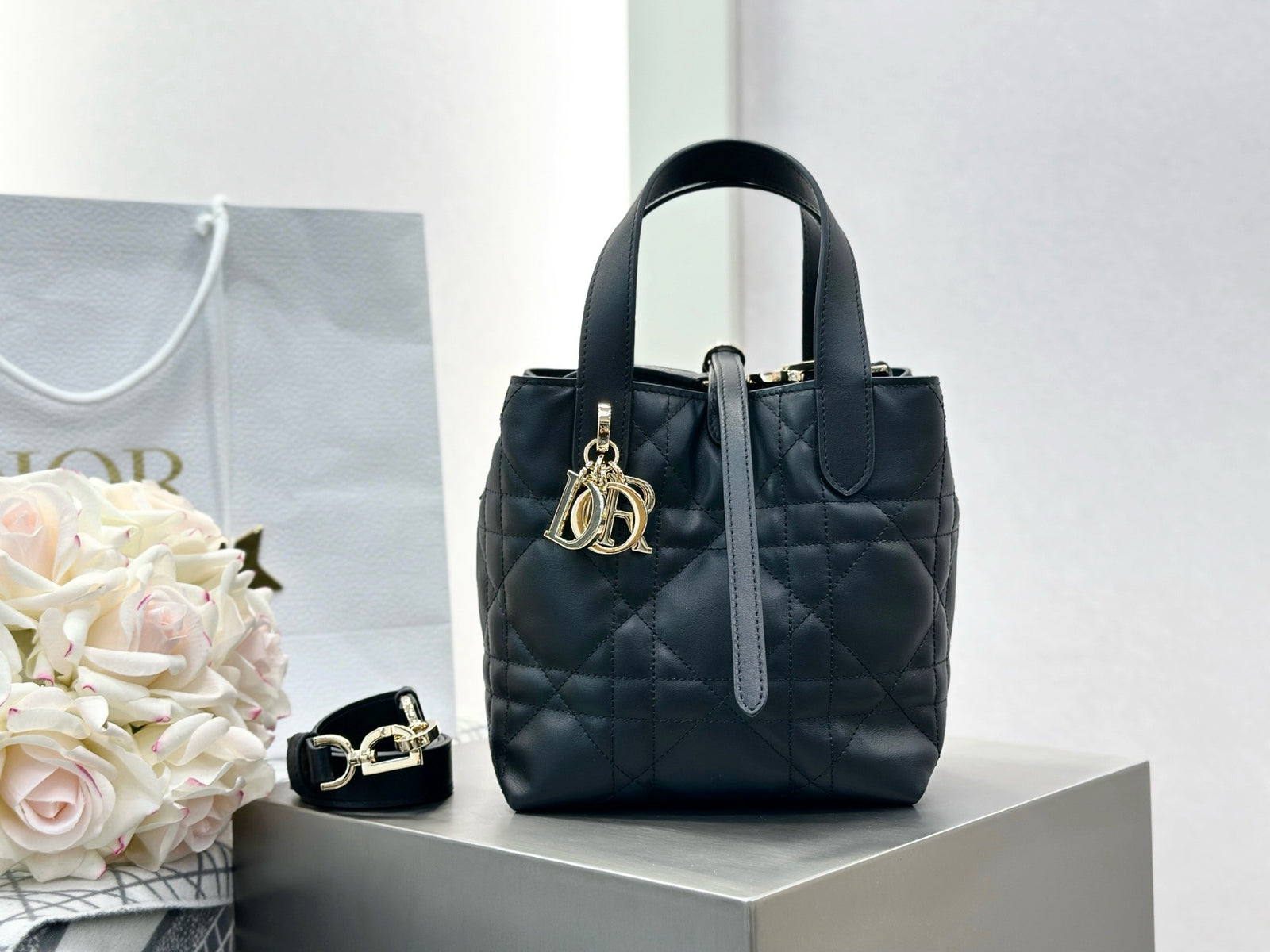 디올 버티컬 뚜주흐백 스몰,미디움