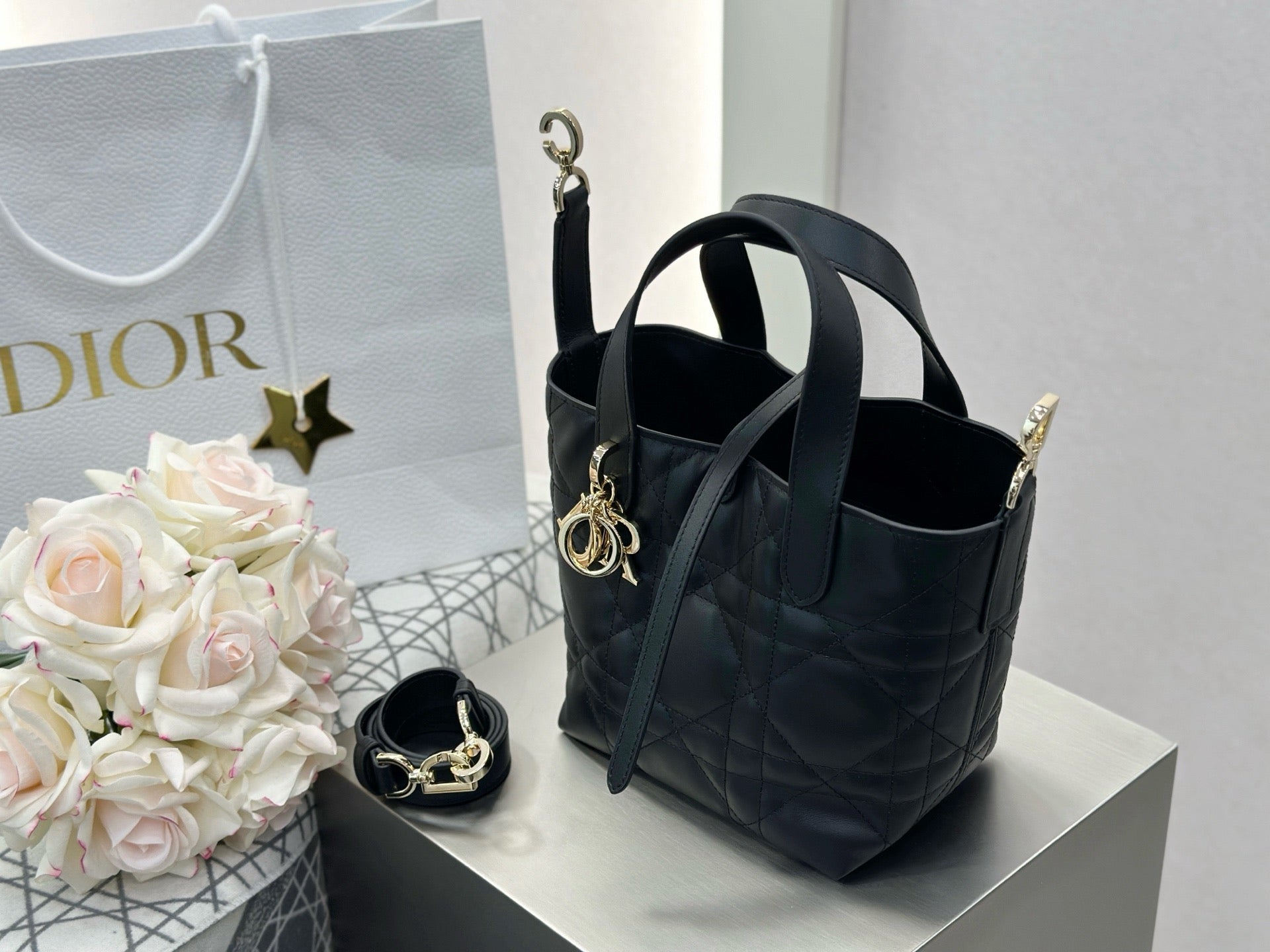 디올 버티컬 뚜주흐백 스몰,미디움