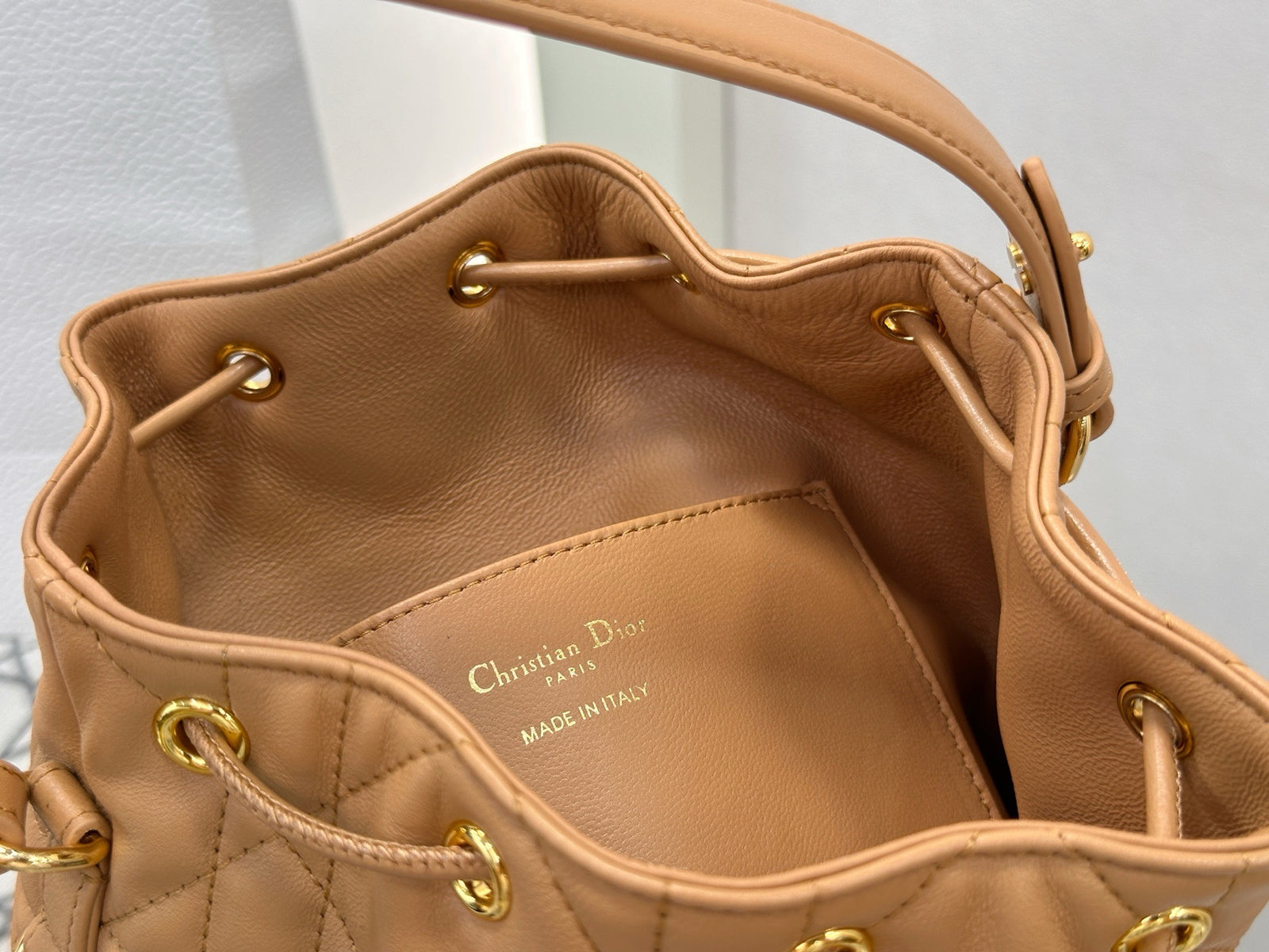 디올 카로 스몰 버킷백