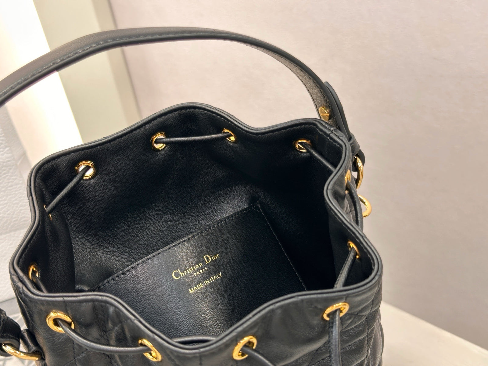 디올 카로 스몰 버킷백