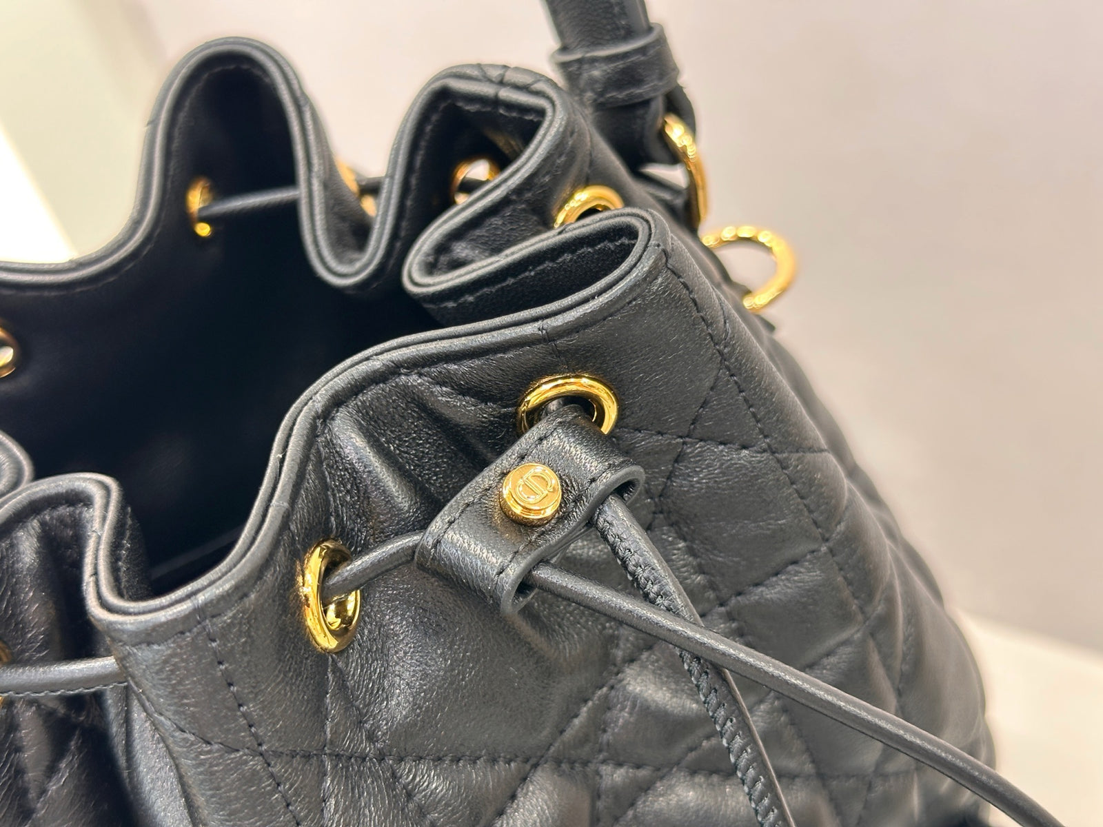 디올 카로 스몰 버킷백