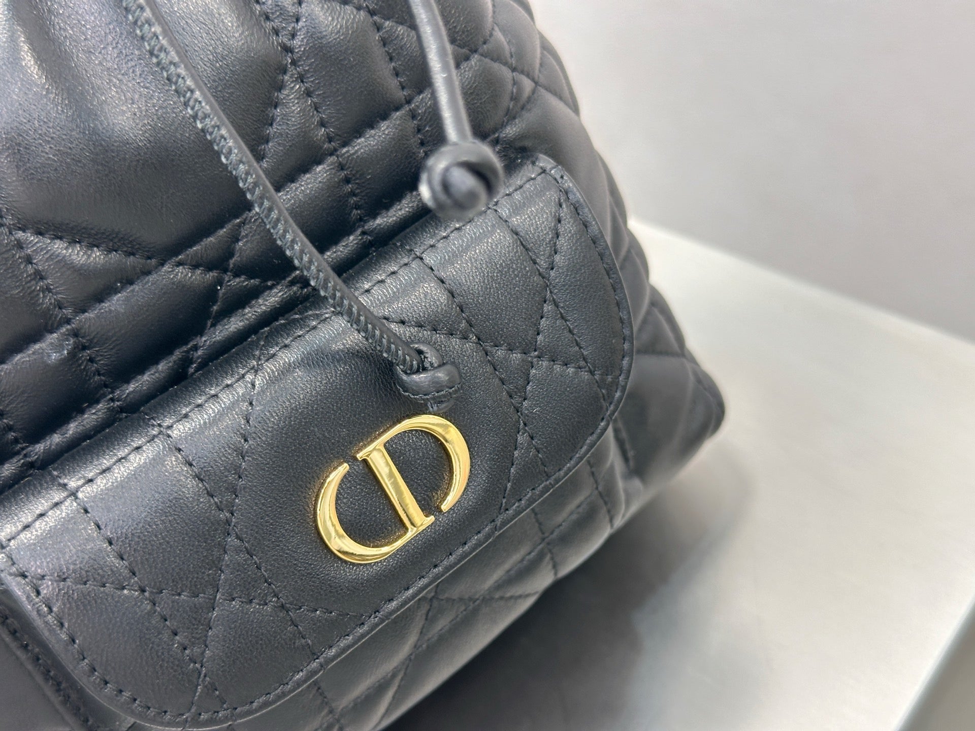 디올 카로 스몰 버킷백