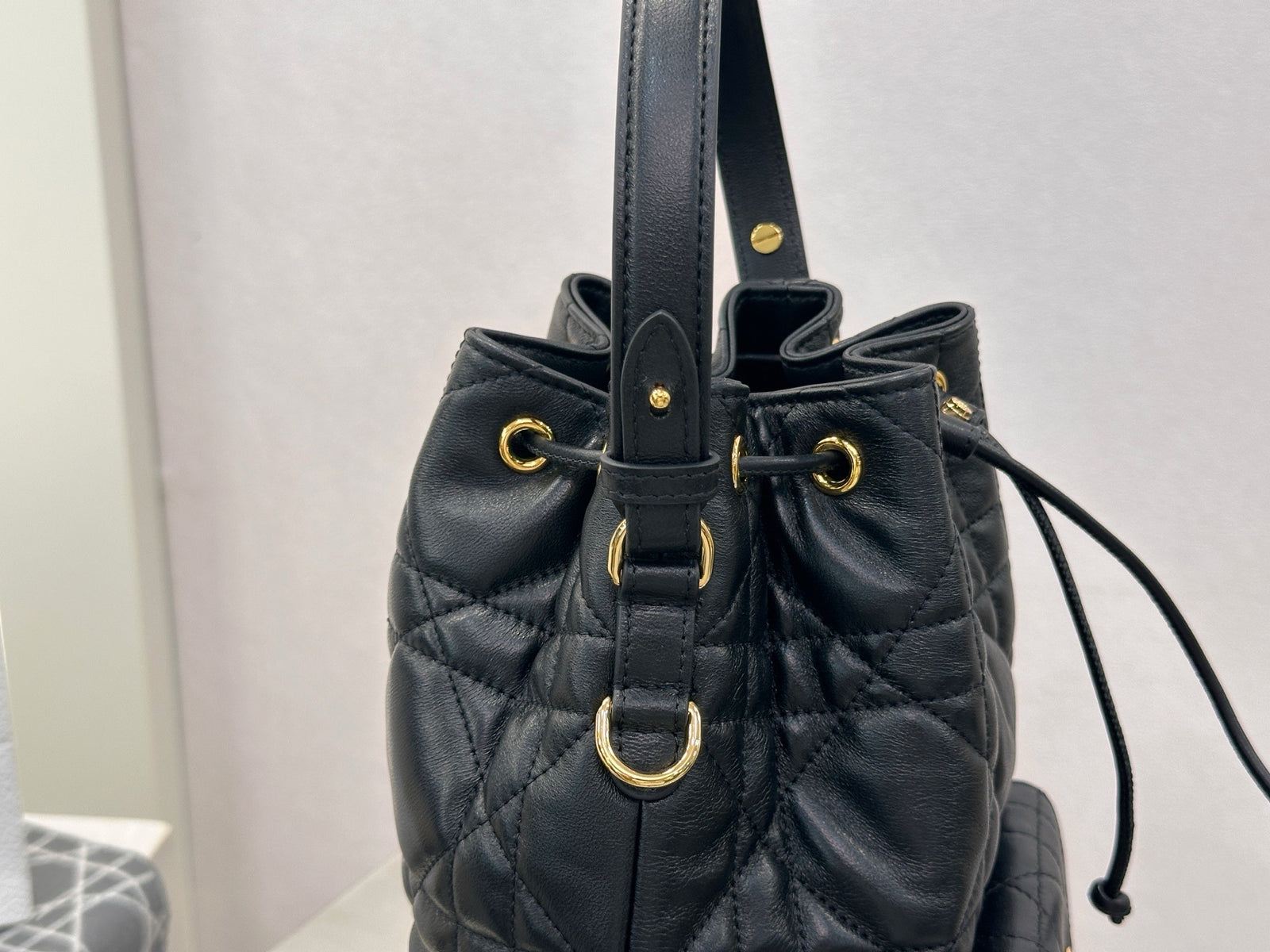 디올 카로 스몰 버킷백