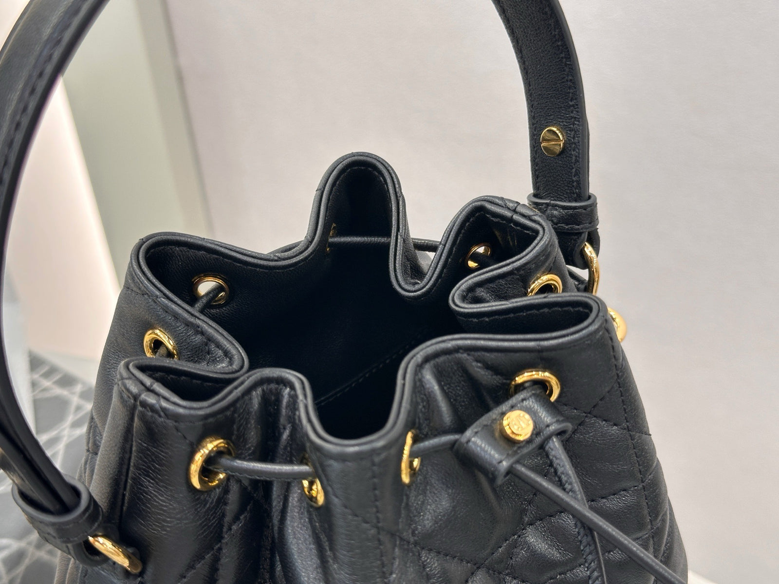 디올 카로 스몰 버킷백