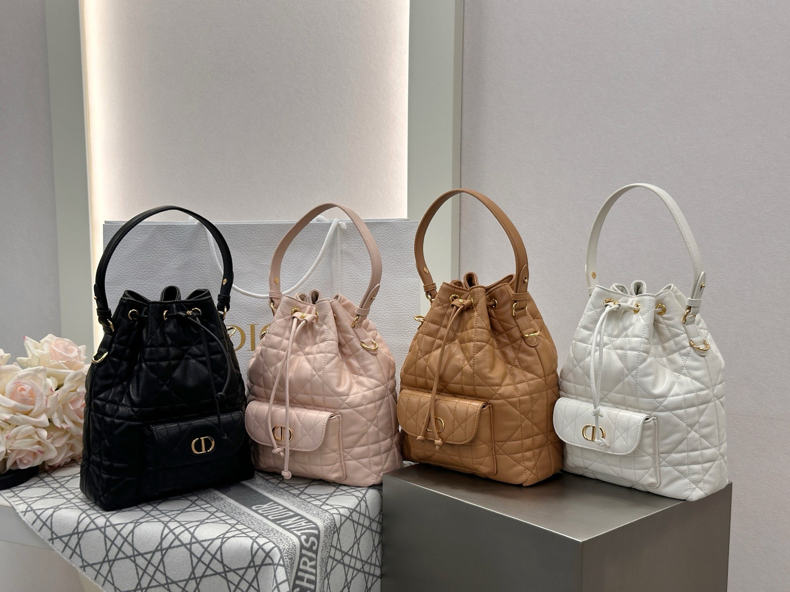 디올 카로 스몰 버킷백