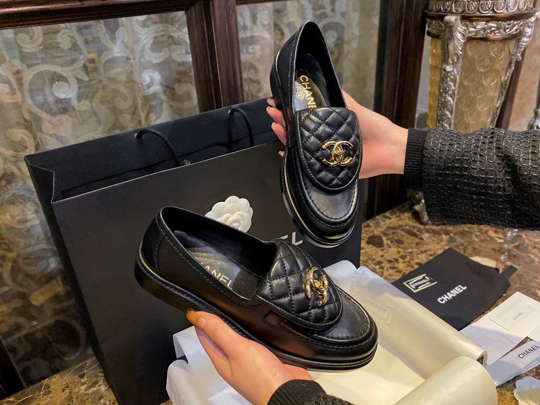 샤넬 퀄팅 CC로고 턴락 로퍼