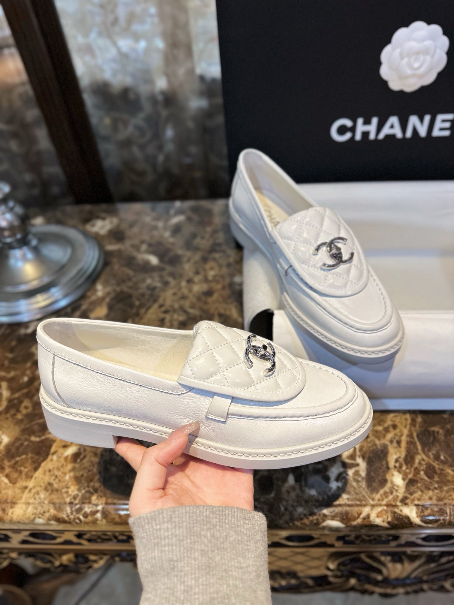 샤넬 퀄팅 CC로고 턴락 로퍼