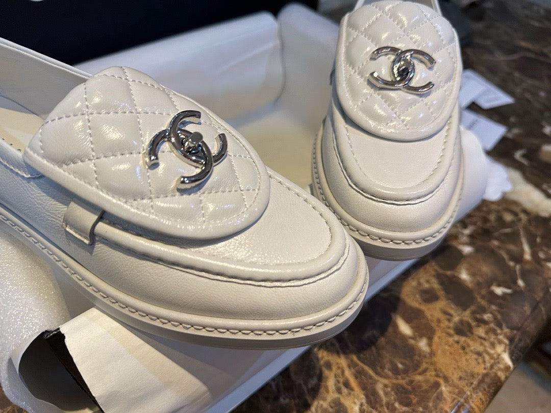 샤넬 퀄팅 CC로고 턴락 로퍼