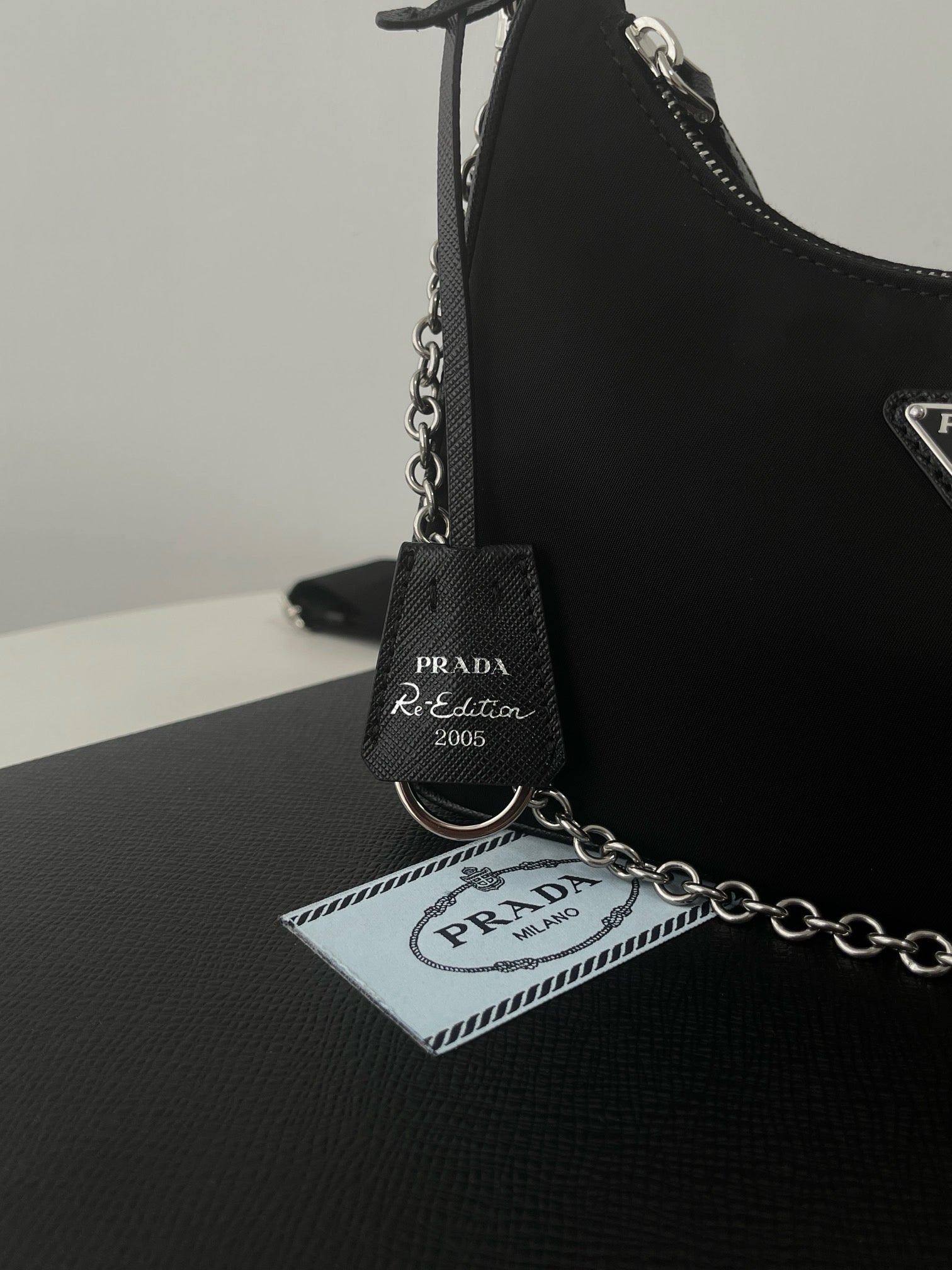 프라다 테수토 체인 호보백