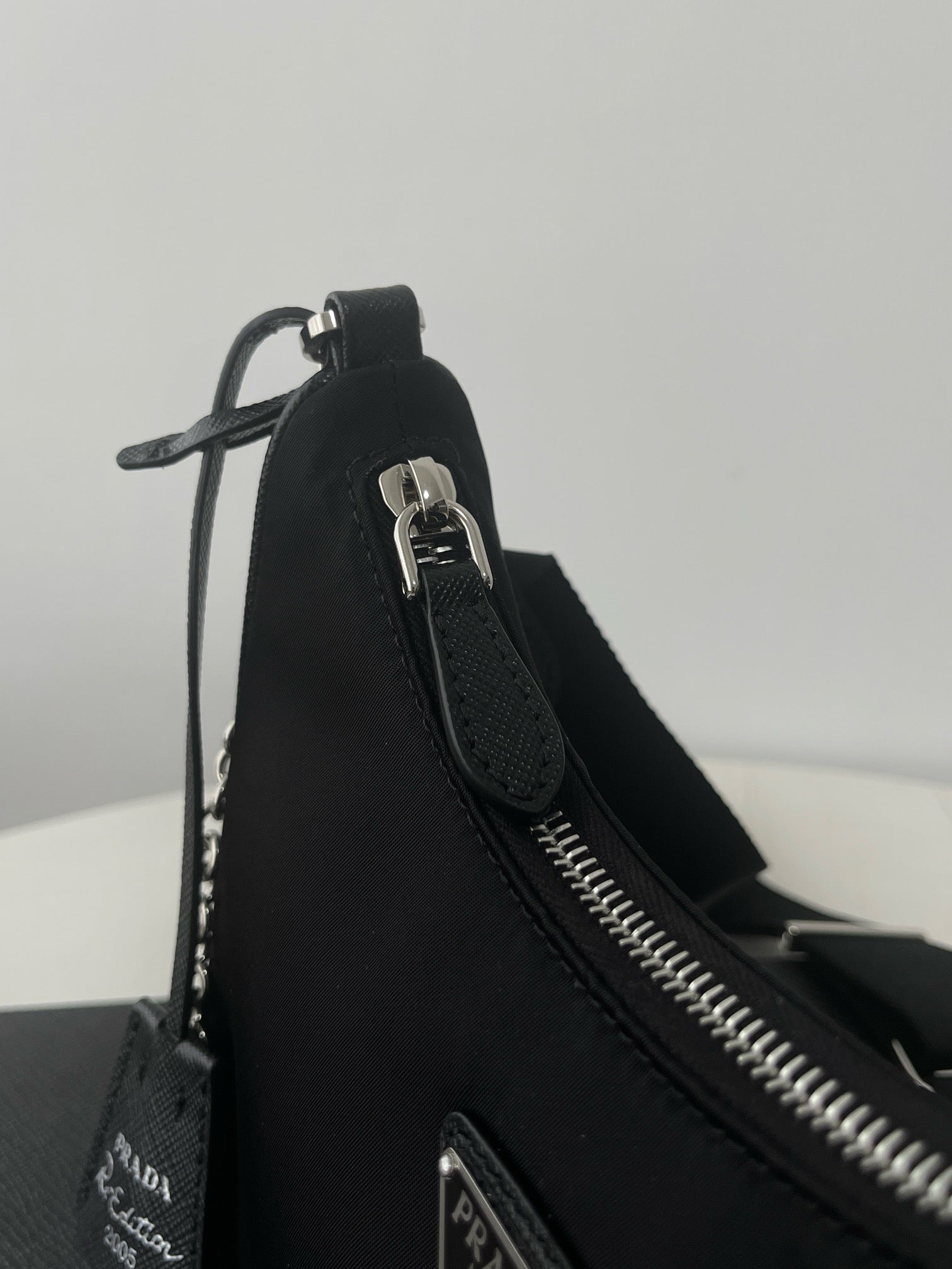 프라다 테수토 체인 호보백