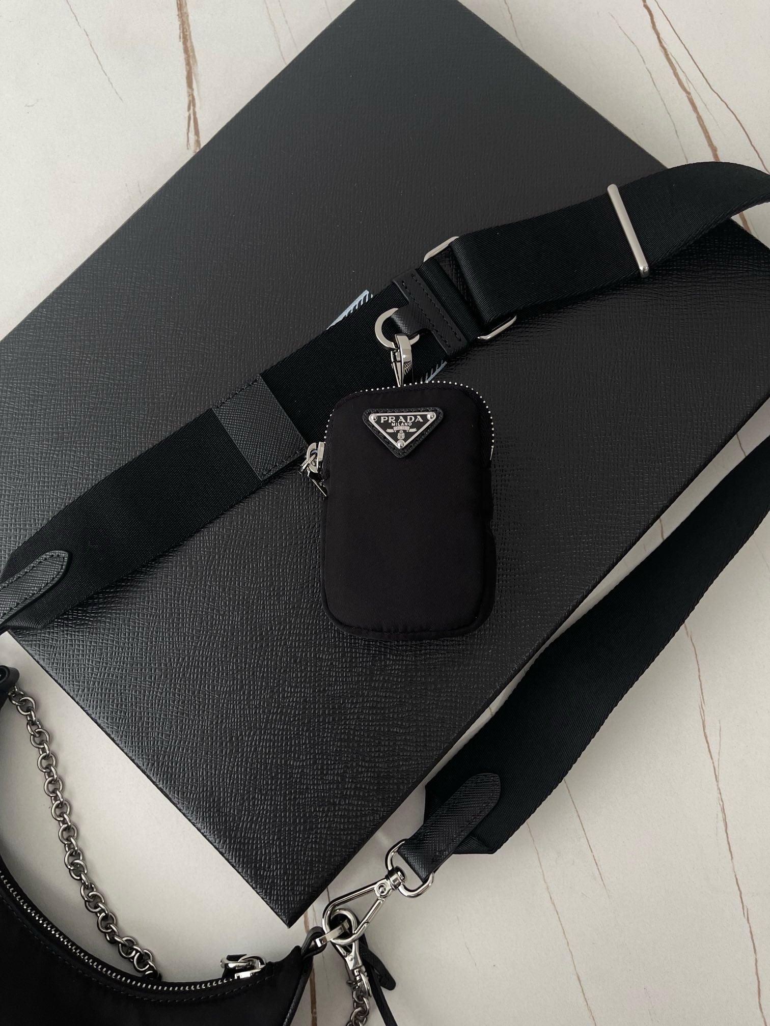프라다 테수토 체인 호보백