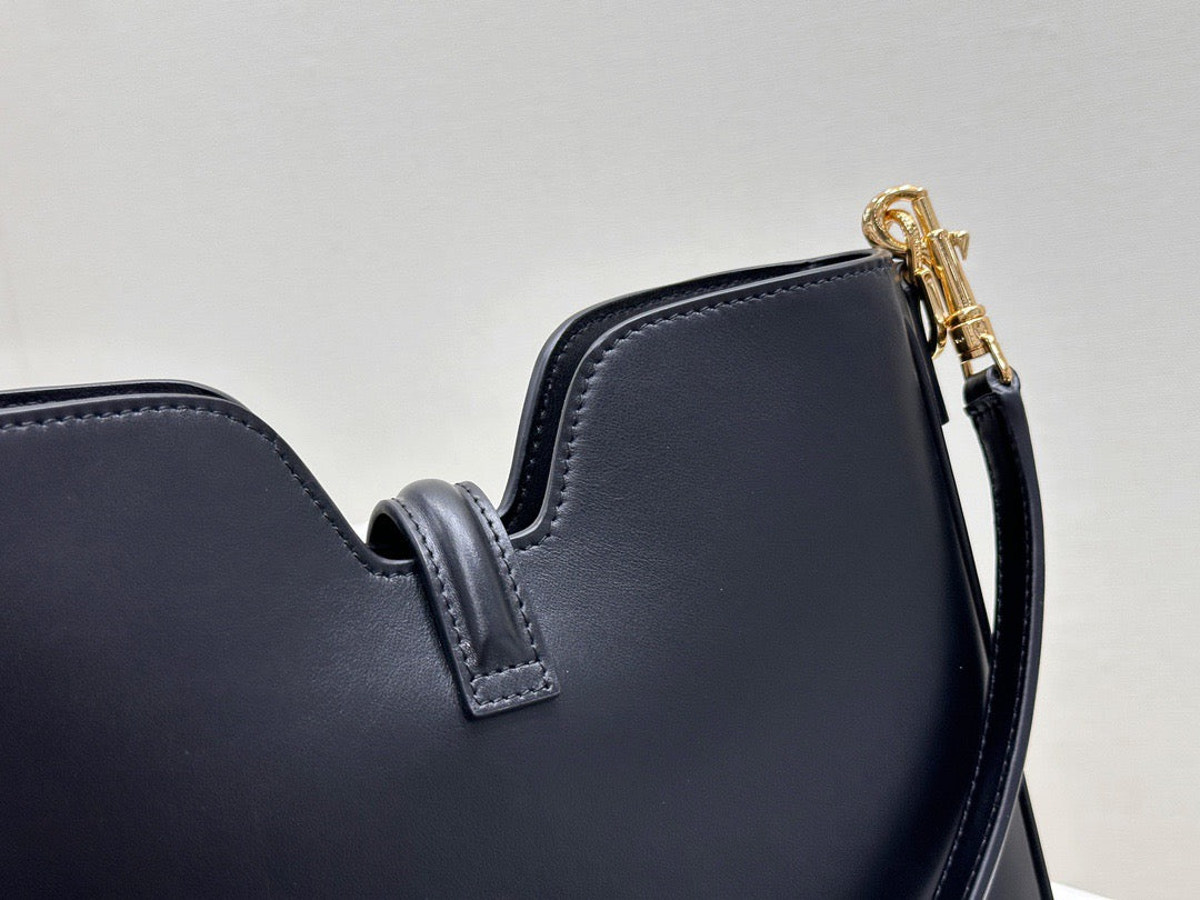 셀린느 16 소프트 까미유 스몰