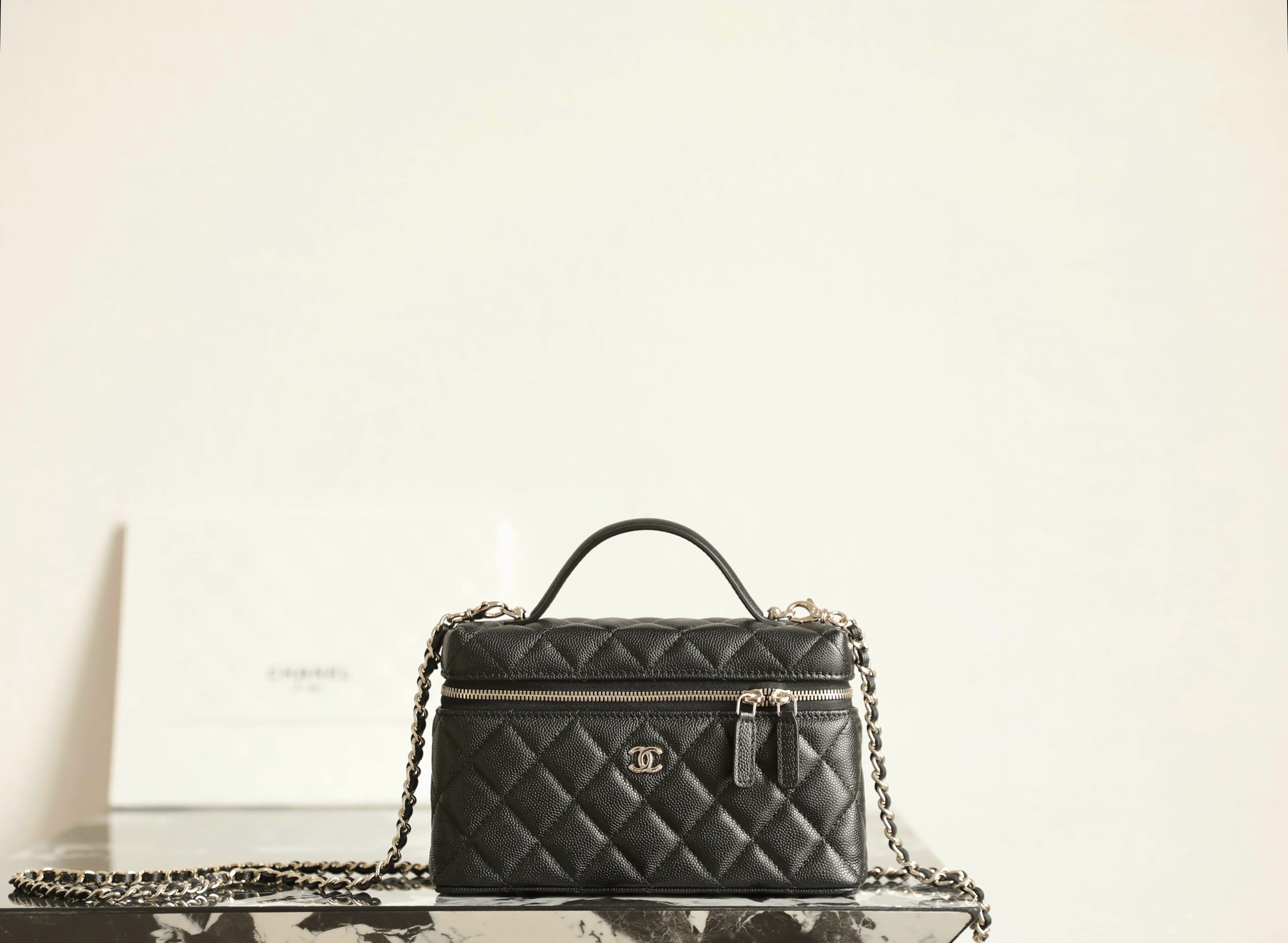 샤넬 클래식 체인 베니티 탑핸들 백