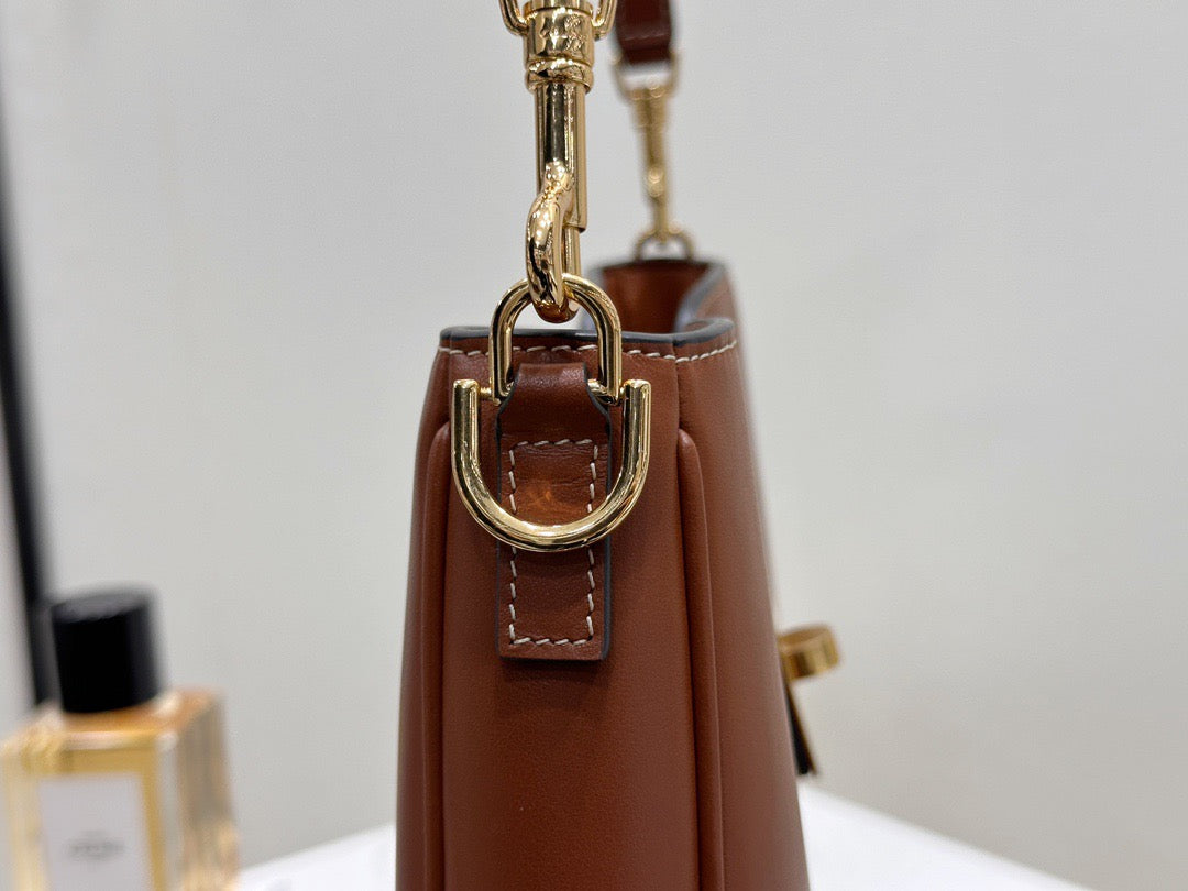 셀린느 16 소프트 까미유 스몰