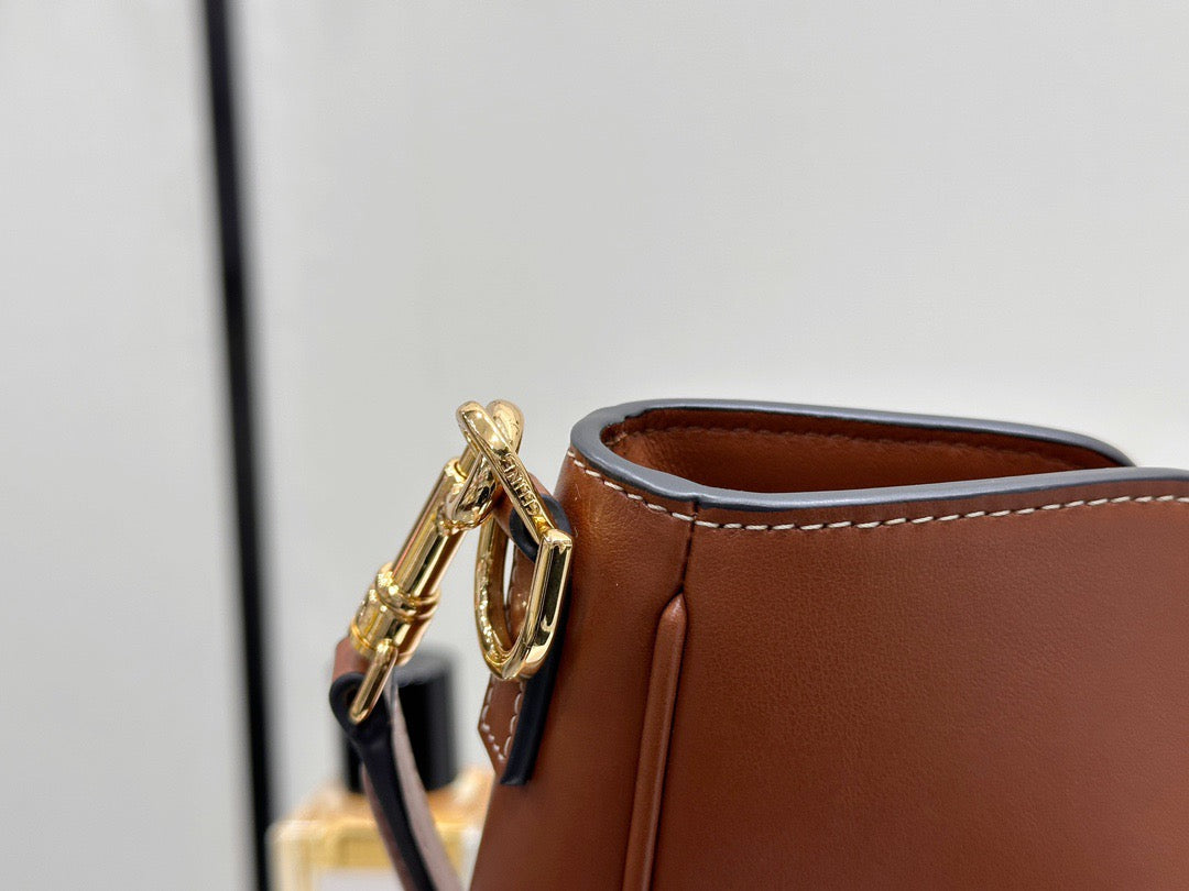 셀린느 16 소프트 까미유 스몰