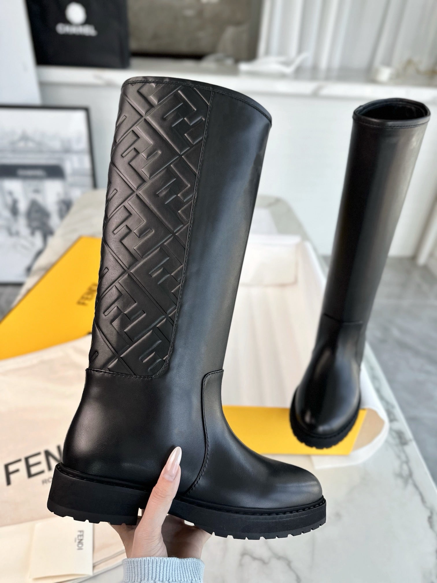 펜디 엠보스드 FF  롱 부츠