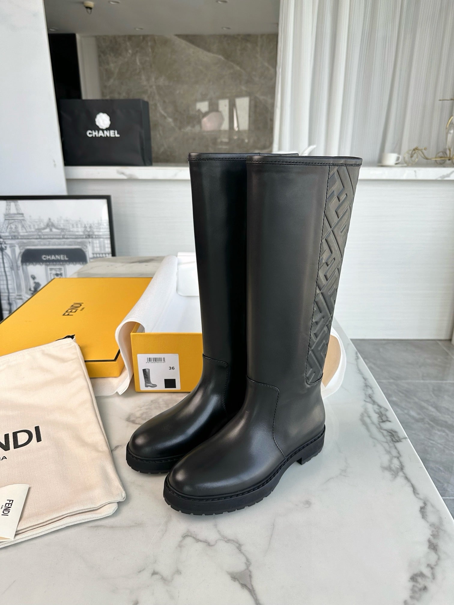 펜디 엠보스드 FF  롱 부츠
