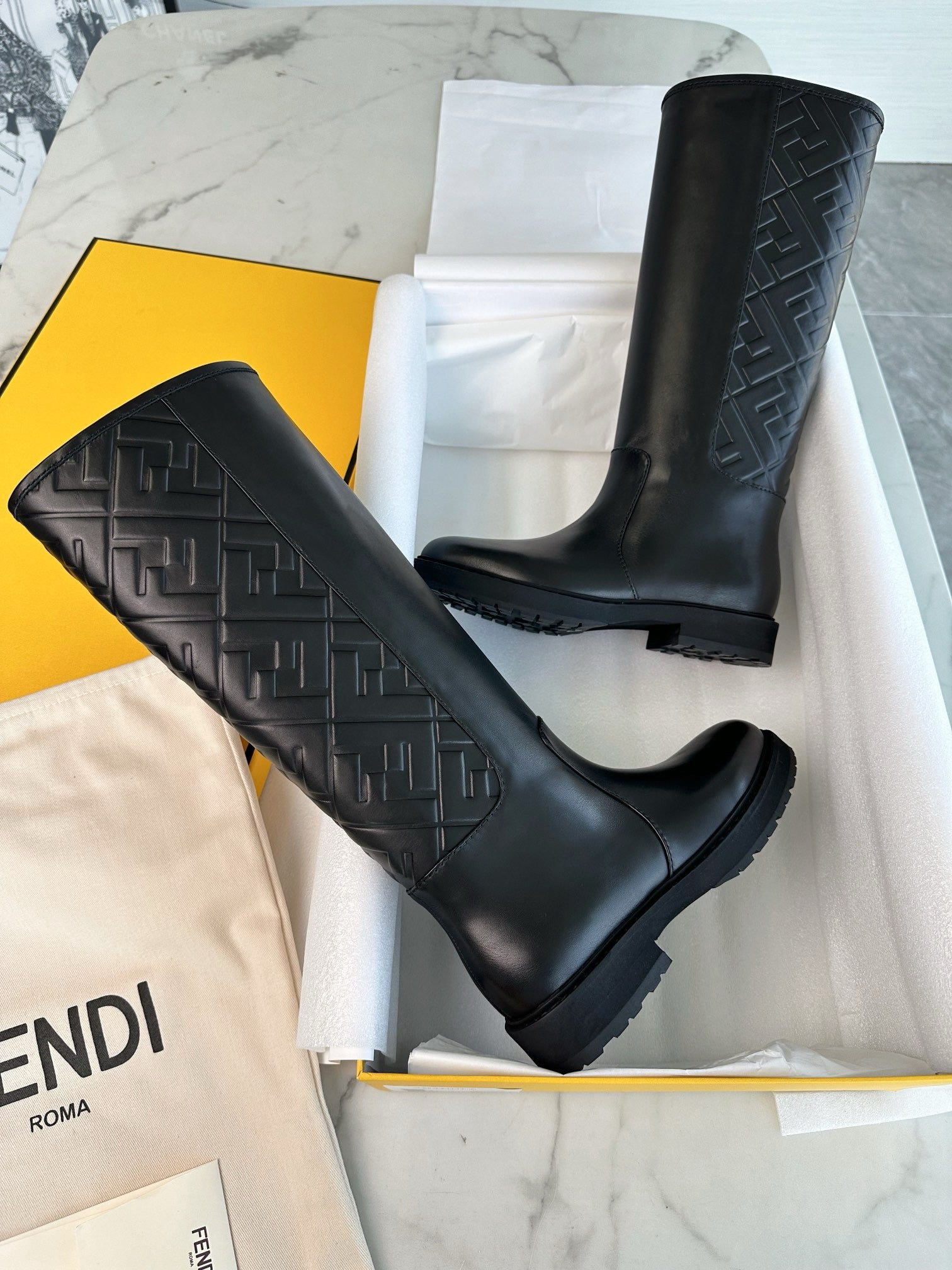 펜디 엠보스드 FF  롱 부츠