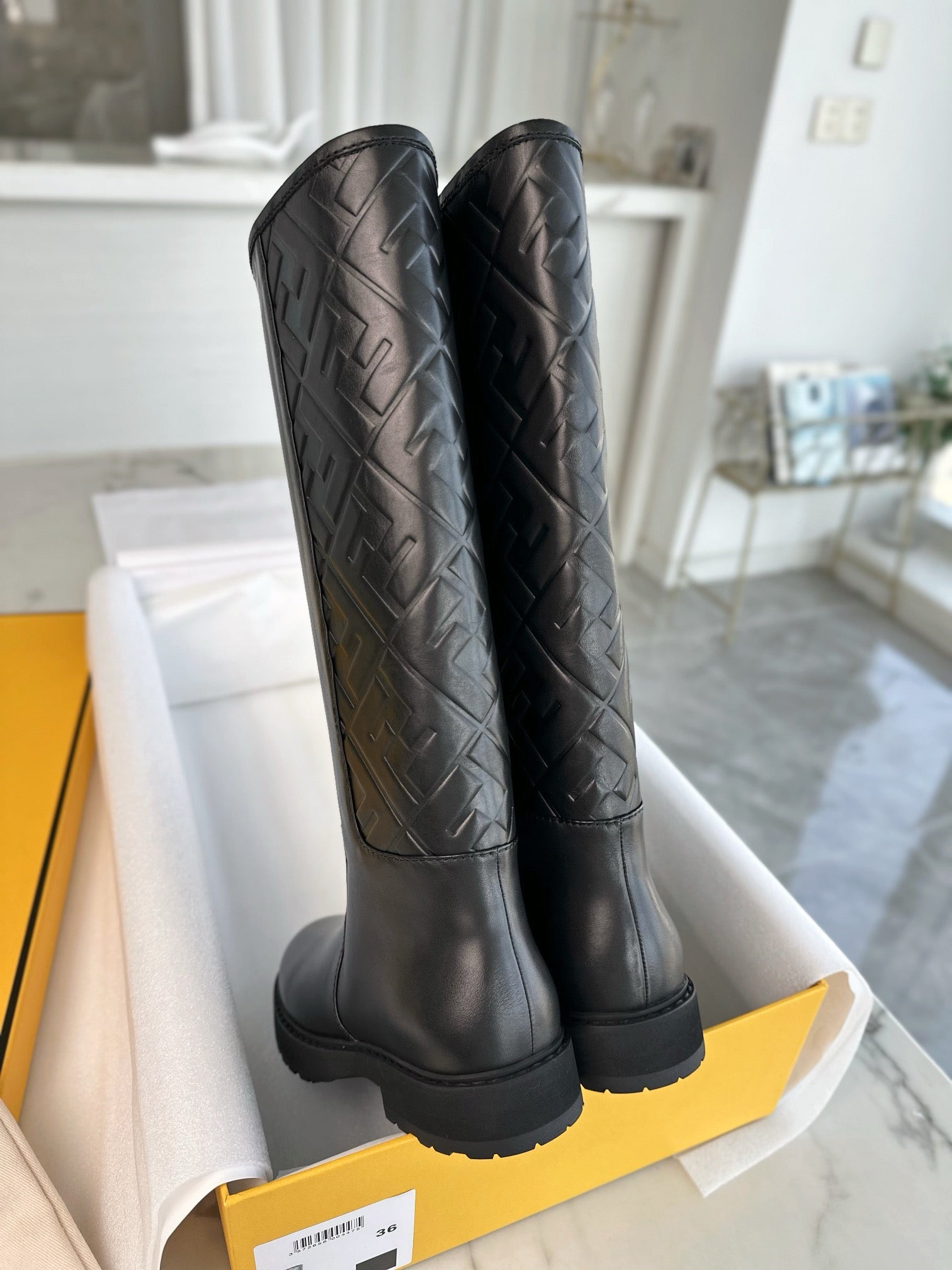 펜디 엠보스드 FF  롱 부츠