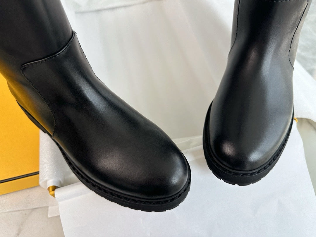 펜디 엠보스드 FF  롱 부츠