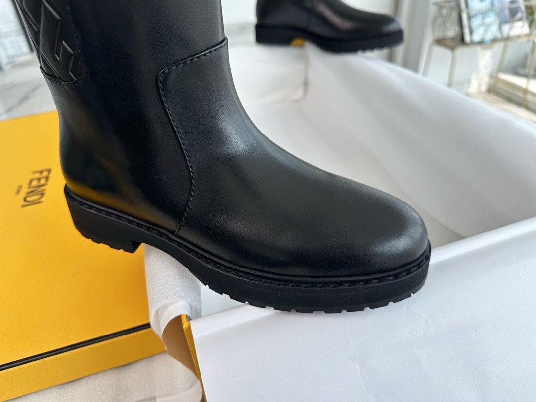 펜디 엠보스드 FF  롱 부츠