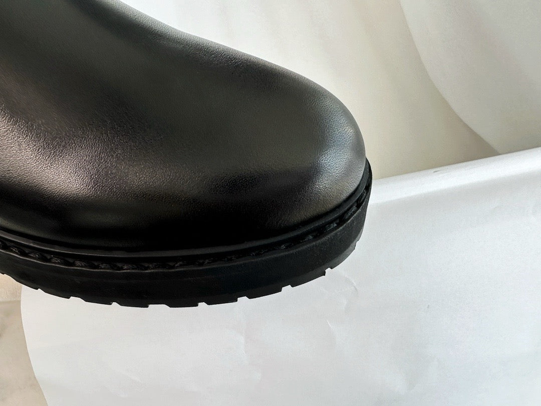 펜디 엠보스드 FF  롱 부츠