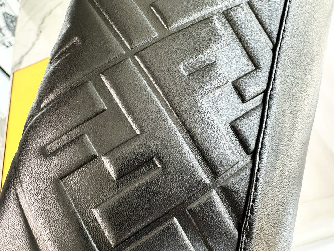 펜디 엠보스드 FF  롱 부츠