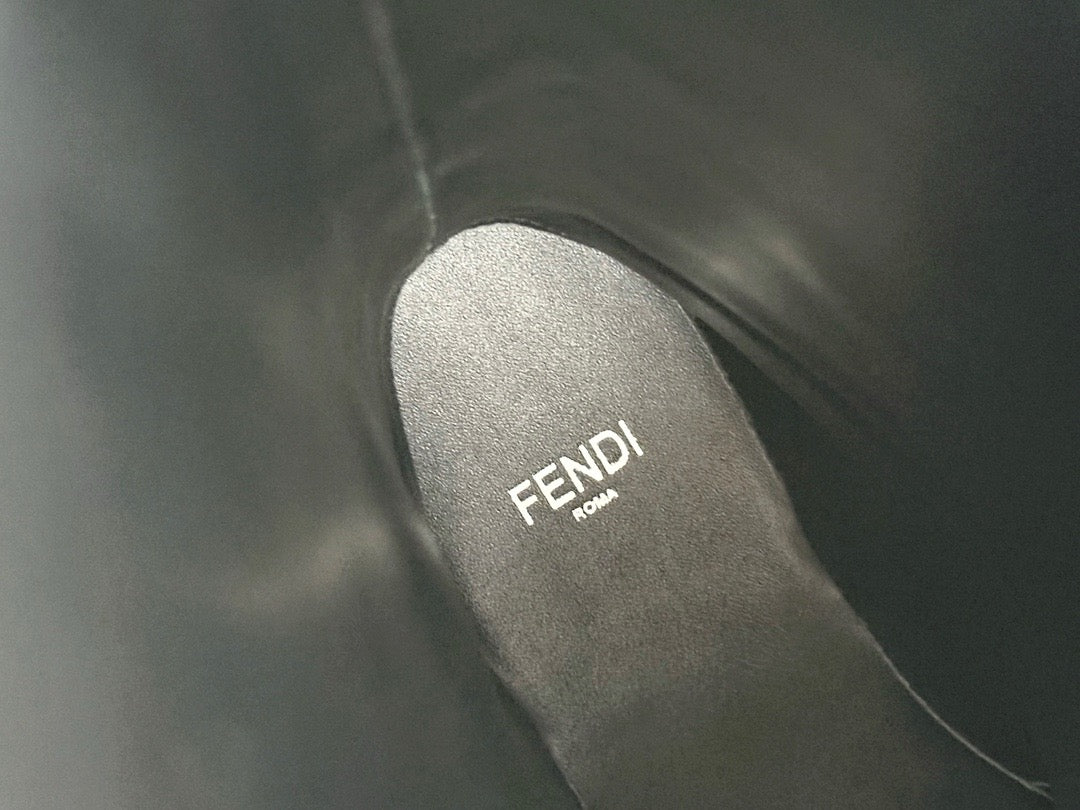 펜디 엠보스드 FF  롱 부츠