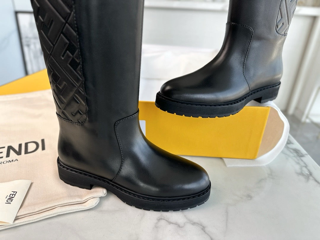 펜디 엠보스드 FF  롱 부츠