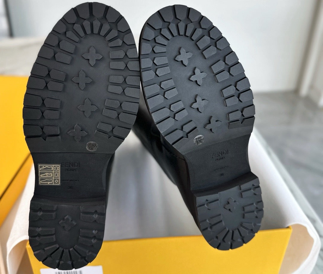 펜디 엠보스드 FF  롱 부츠