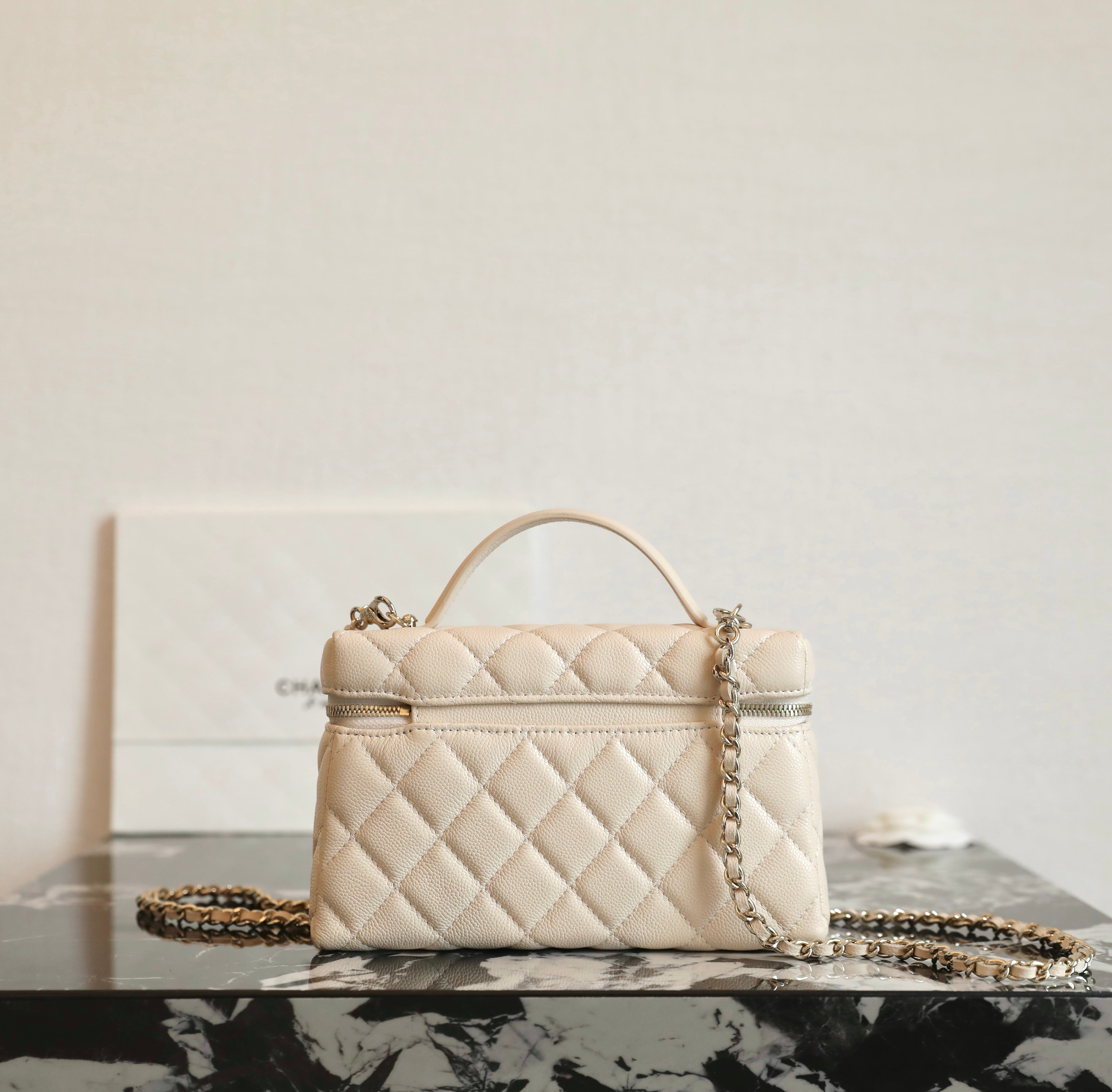 샤넬 클래식 체인 베니티 탑핸들 백