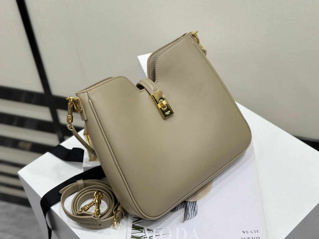 셀린느 16 소프트 까미유 스몰