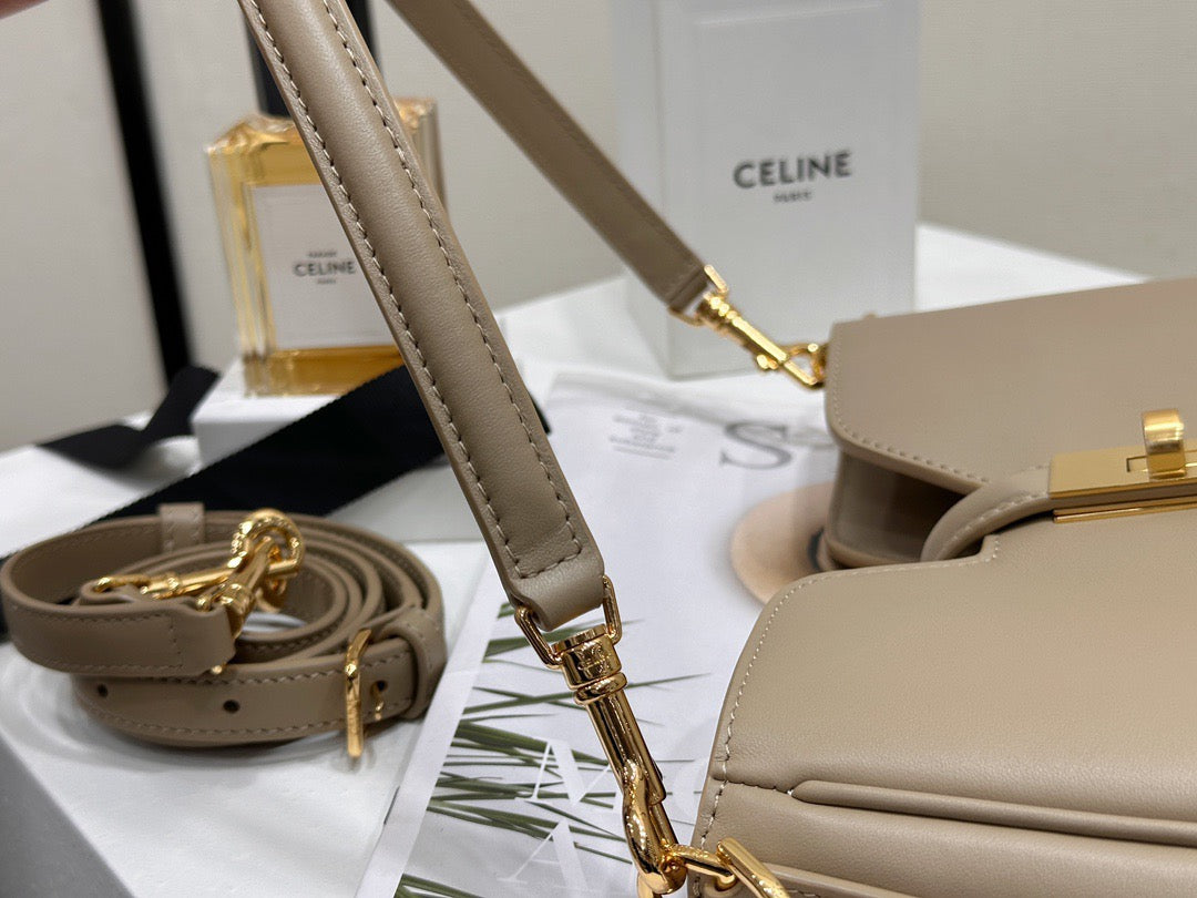 셀린느 16 소프트 까미유 스몰