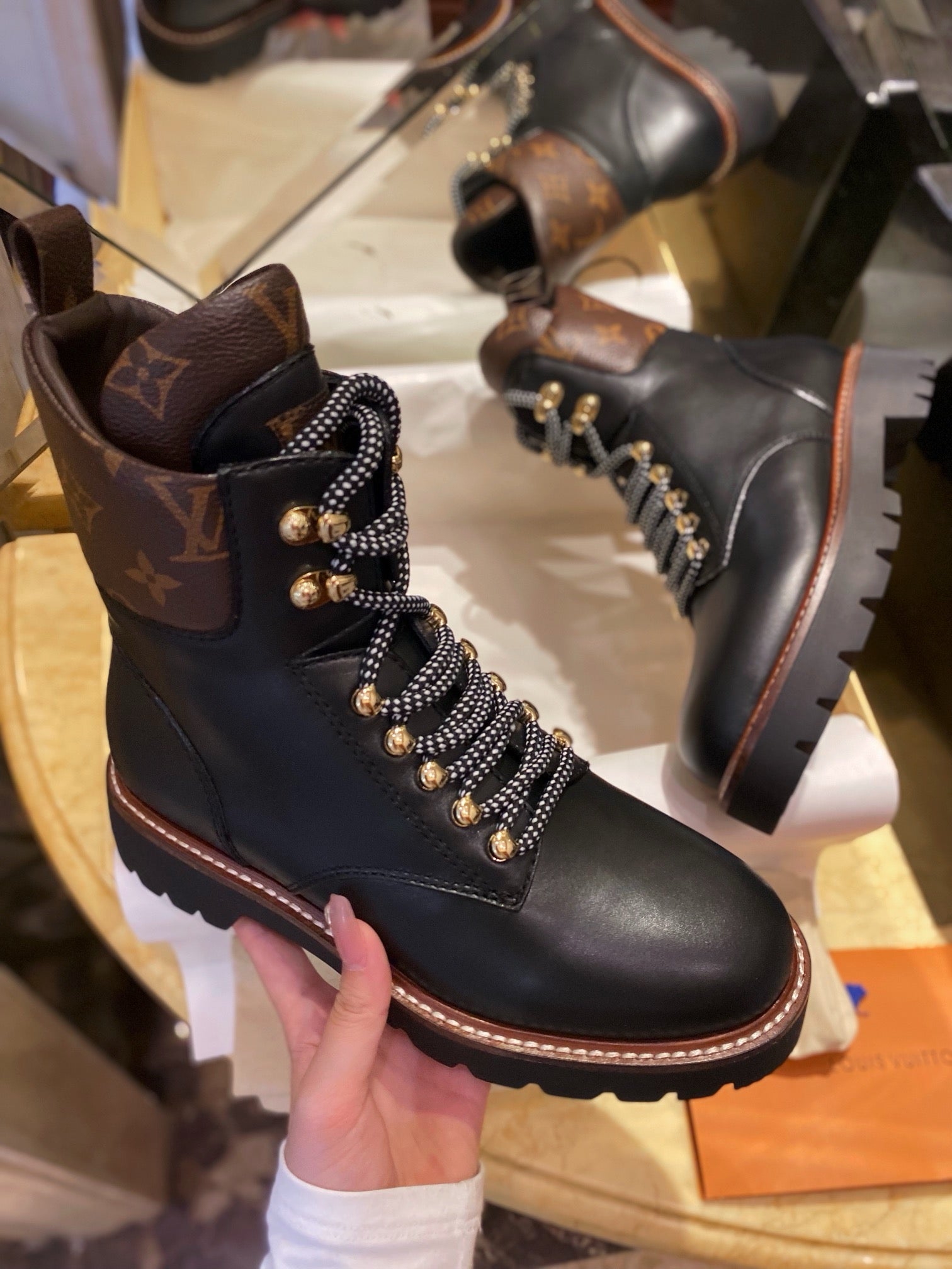루이비통 모노그램 테리토리 레인저 부츠