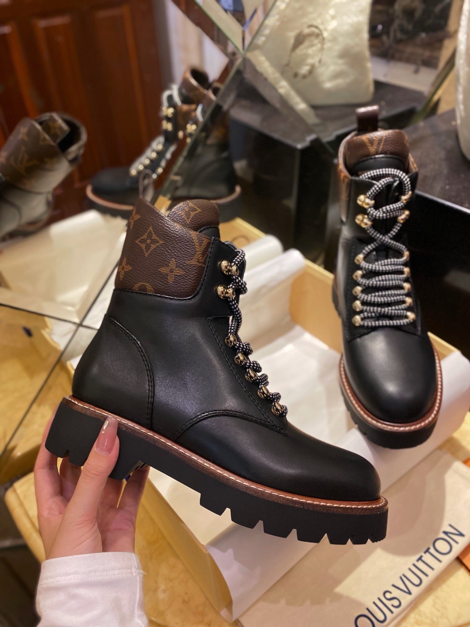 루이비통 모노그램 테리토리 레인저 부츠