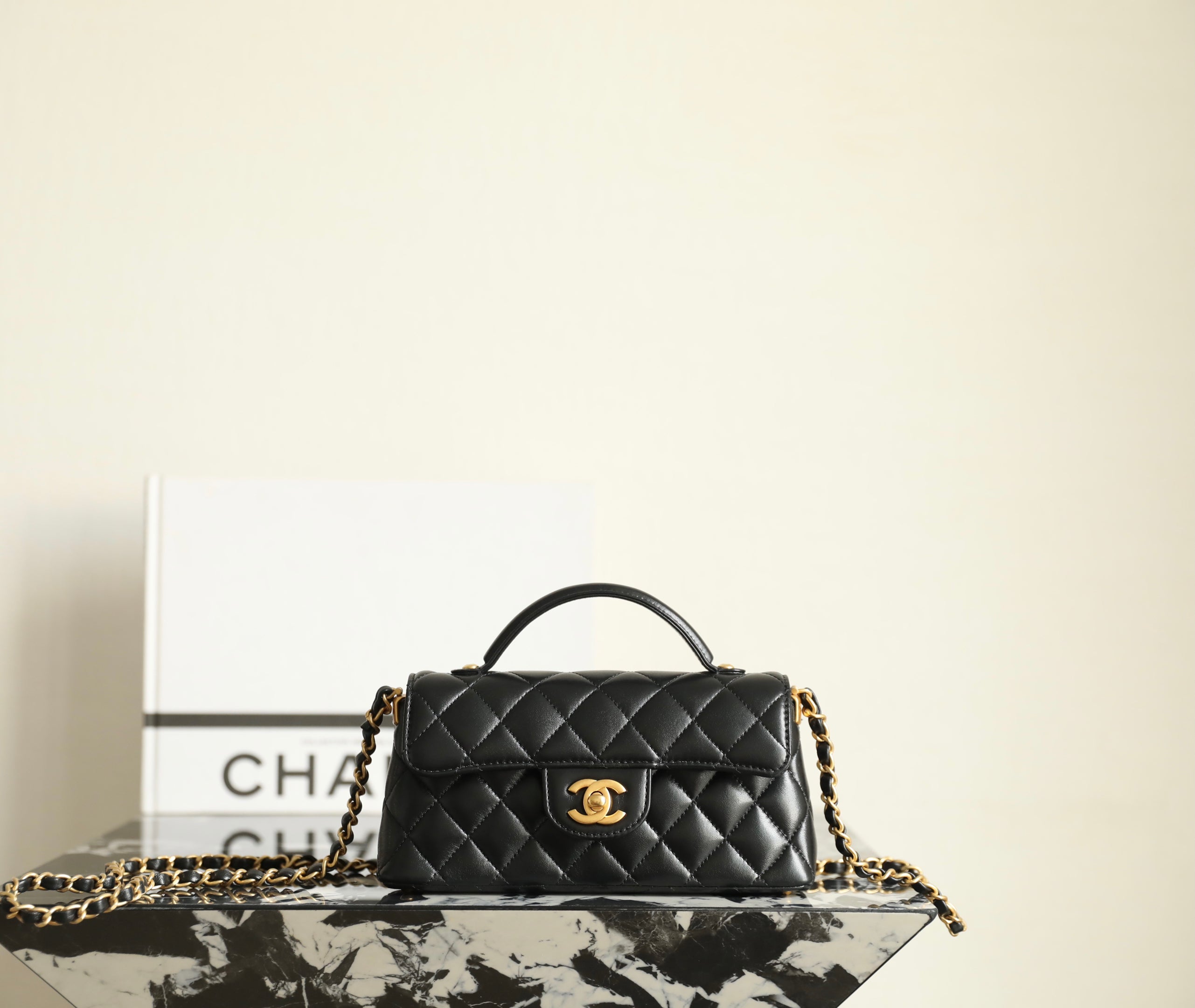 샤넬 25P 탑핸들 플랩백 미니