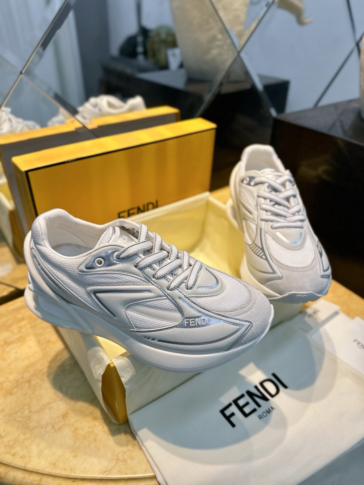 펜디 퍼스트 1 스니커즈