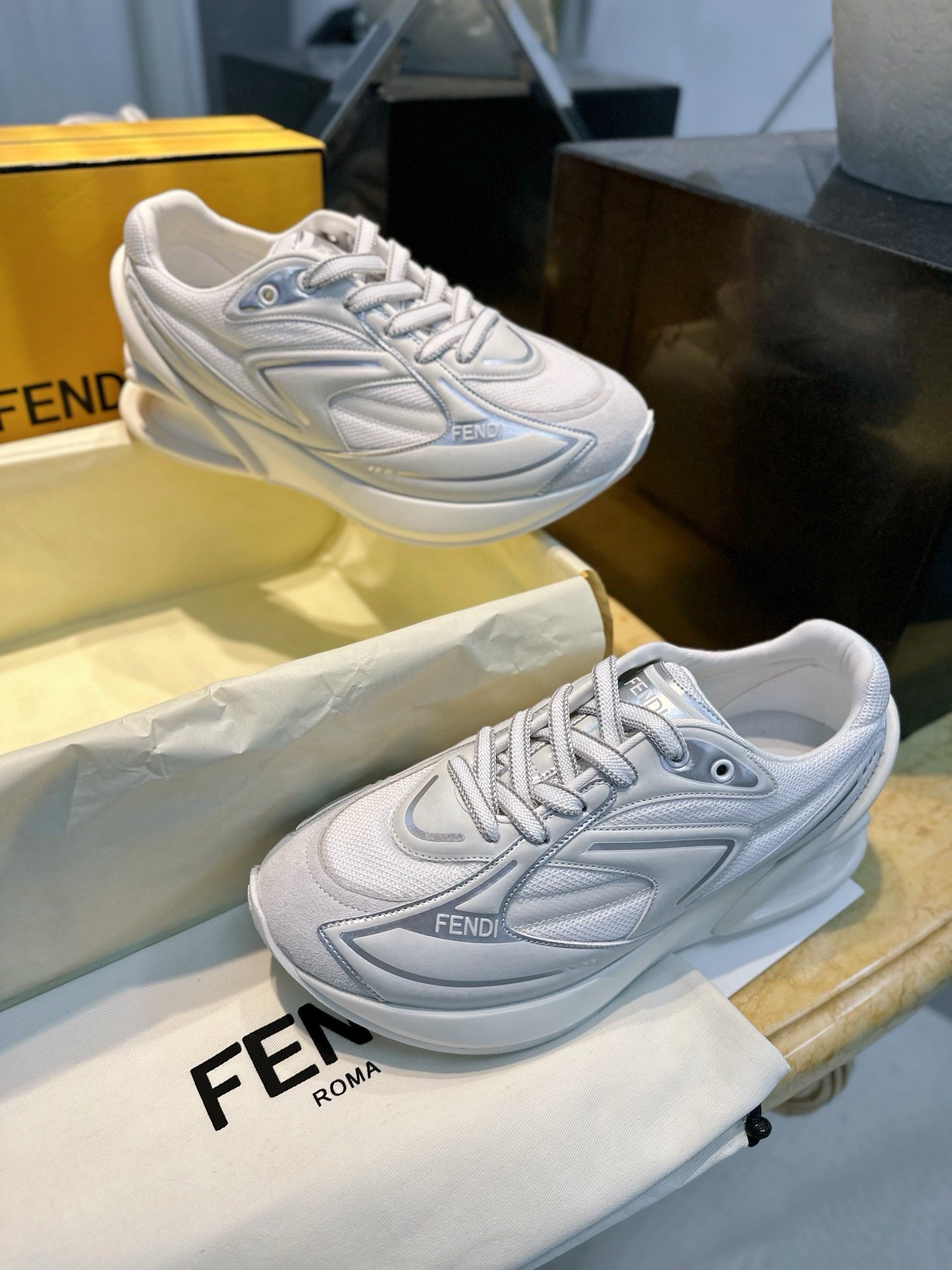 펜디 퍼스트 1 스니커즈