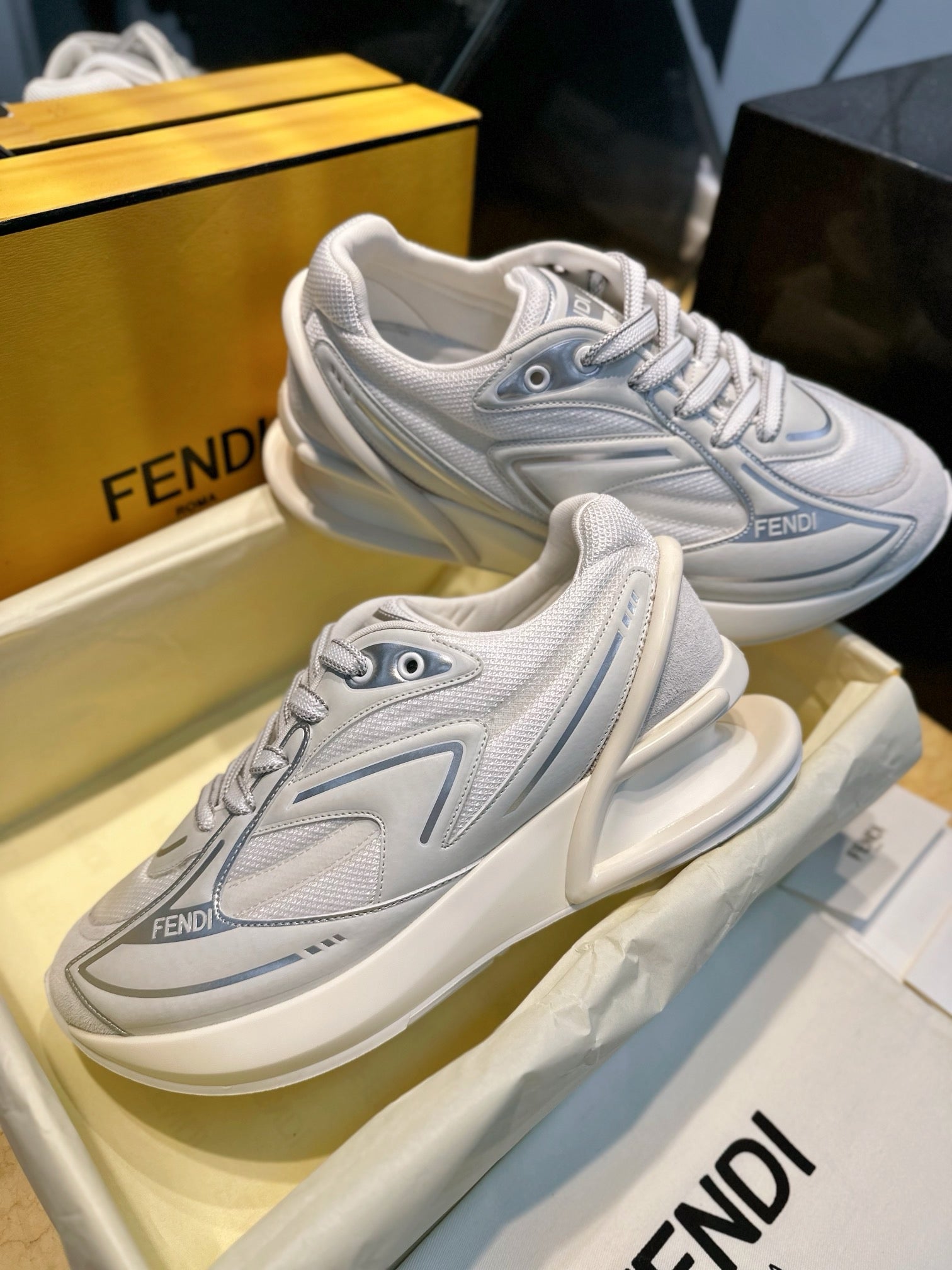 펜디 퍼스트 1 스니커즈