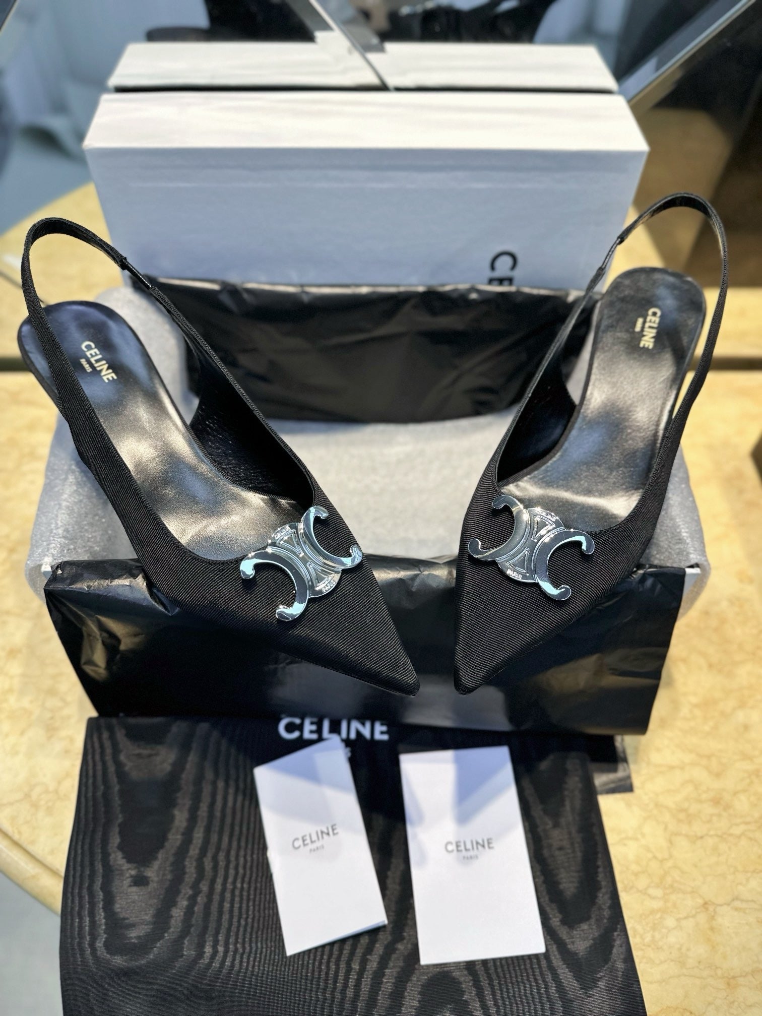 셀린느 알마 트리옹프 슬링백