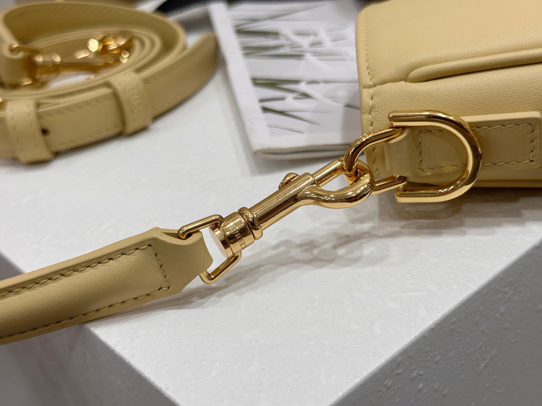 셀린느 16 소프트 까미유 스몰