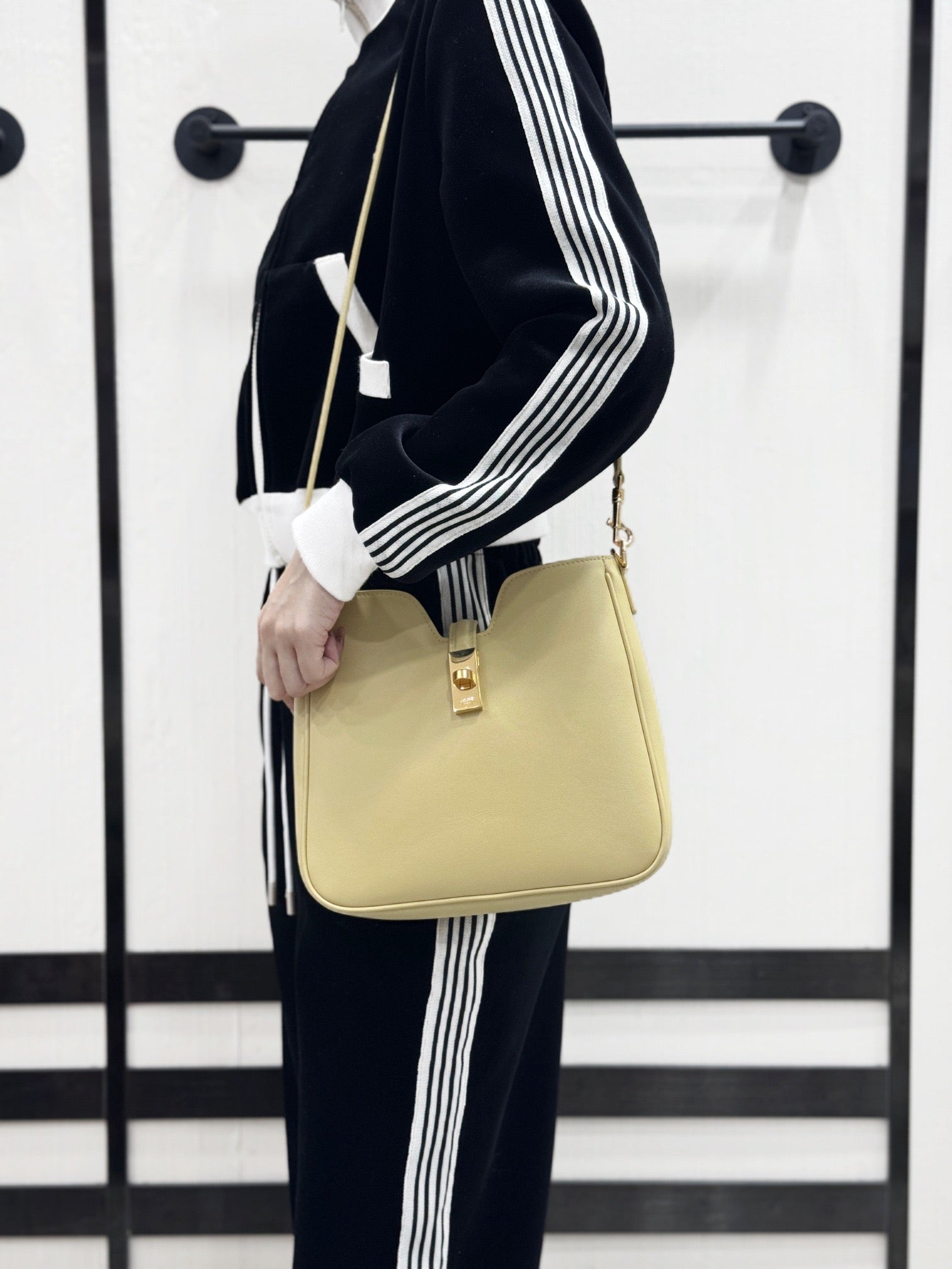 셀린느 16 소프트 까미유 스몰