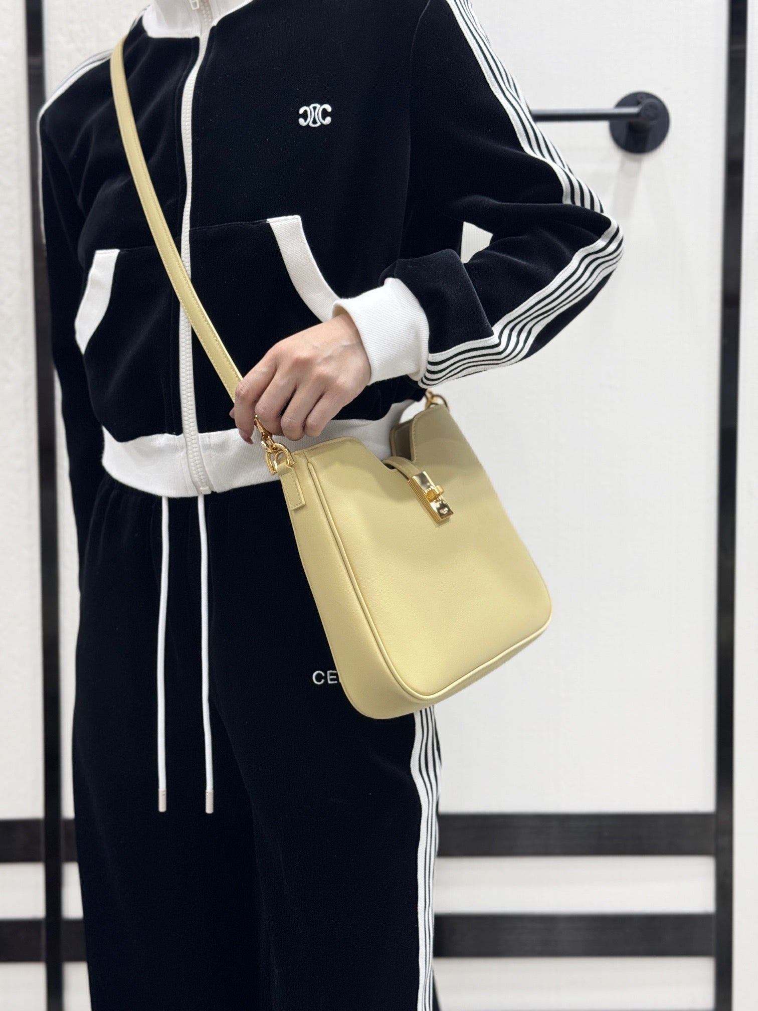 셀린느 16 소프트 까미유 스몰