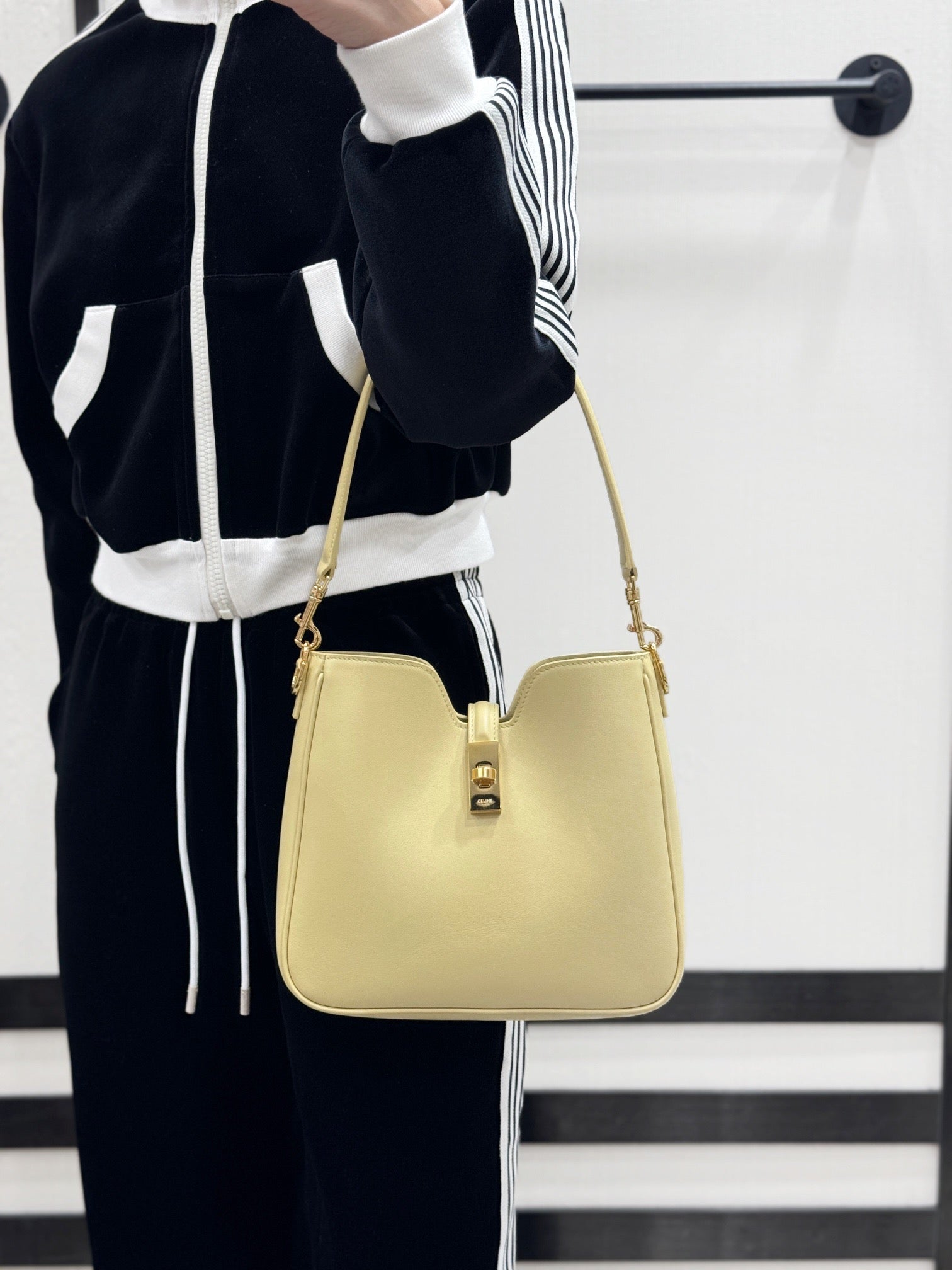 셀린느 16 소프트 까미유 스몰